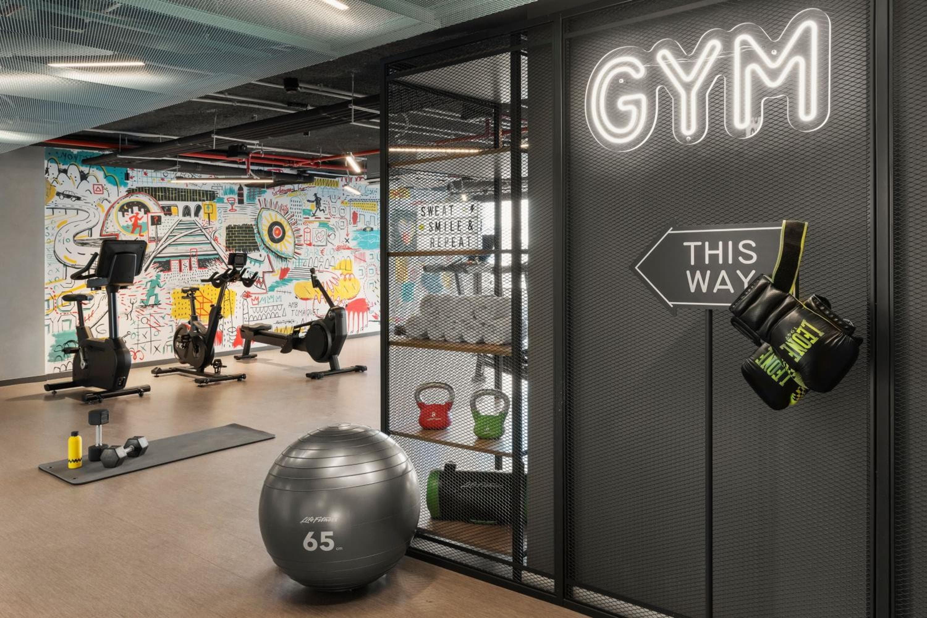 Moxy Barcelona — 13