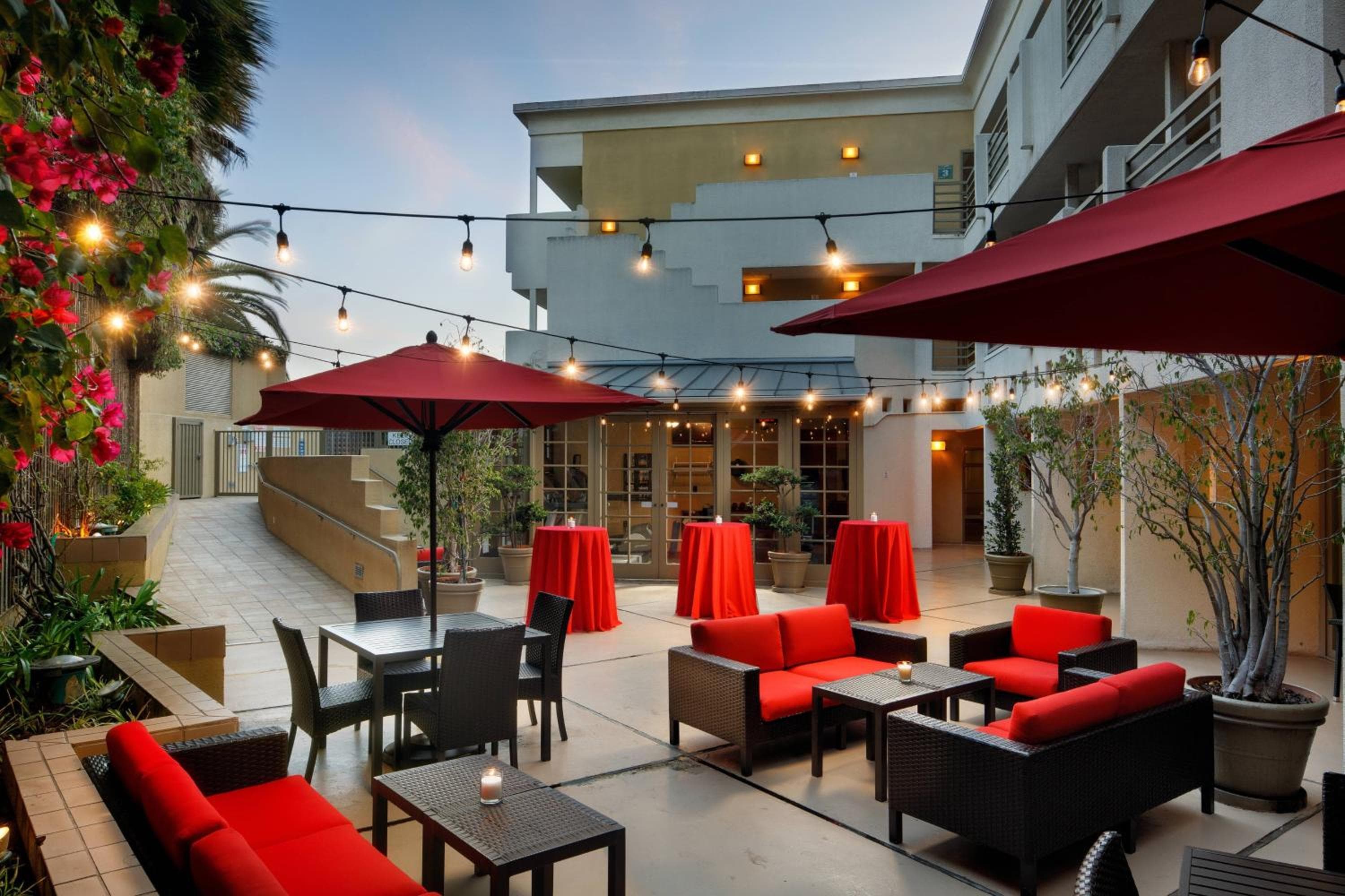 Courtyard Los Angeles Century City/Beverly Hills — 2