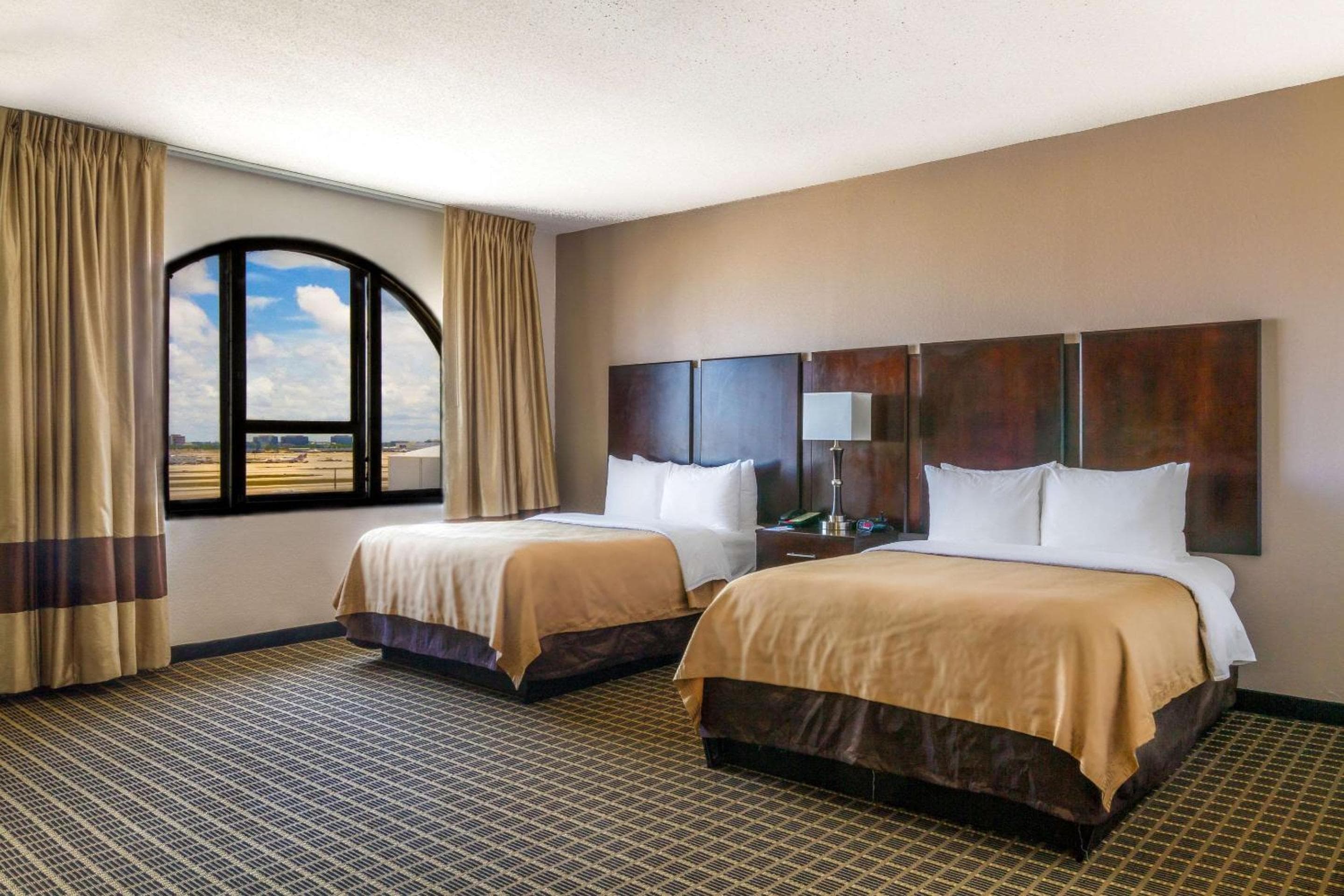 Clarion Inn & Suites Miami International Airport — 8