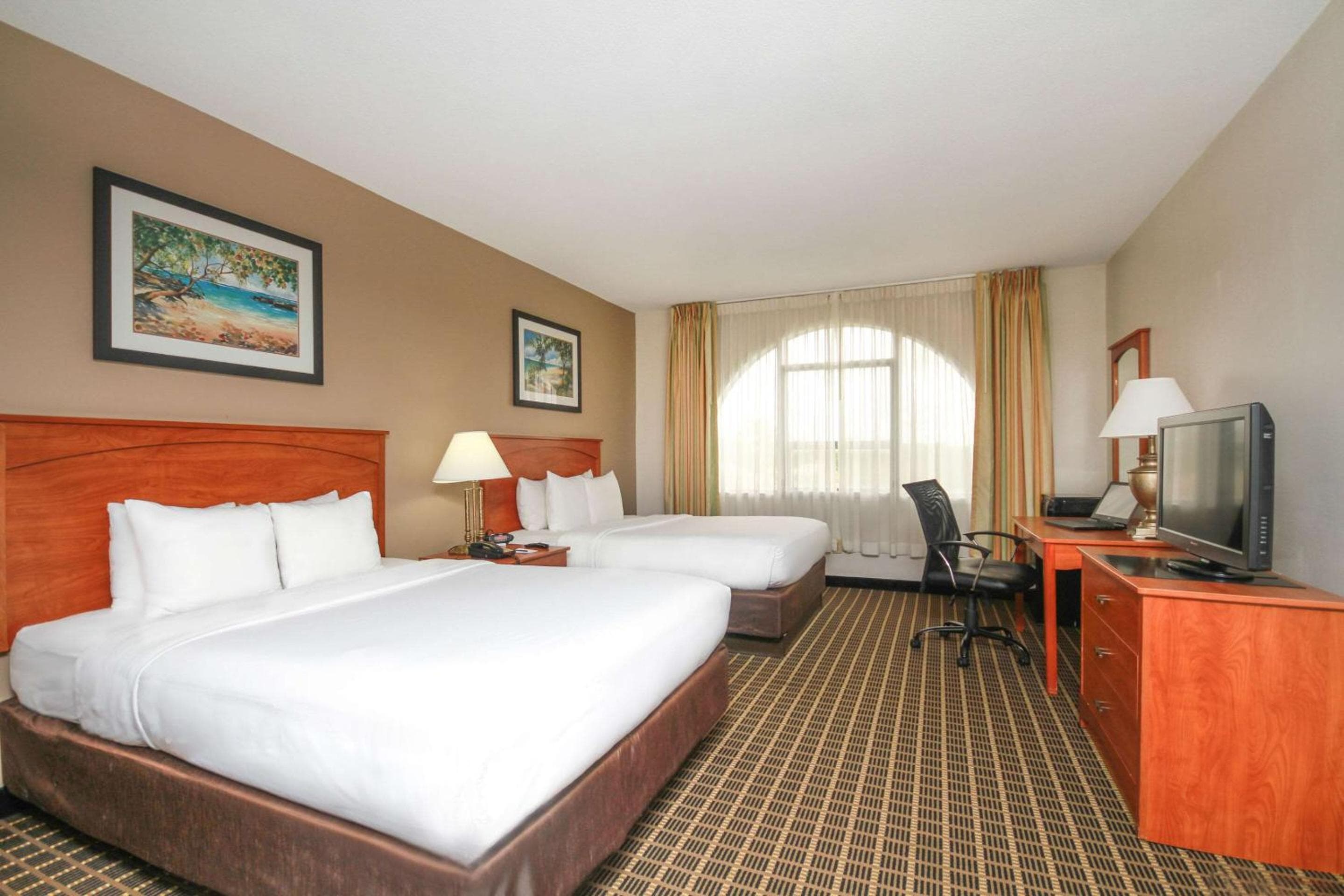 Clarion Inn & Suites Miami International Airport — 9