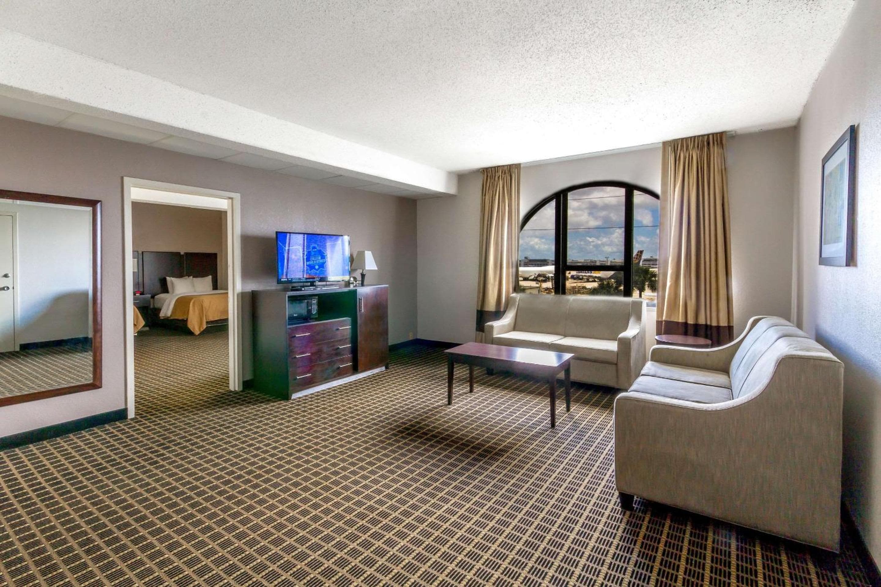 Clarion Inn & Suites Miami International Airport — 20