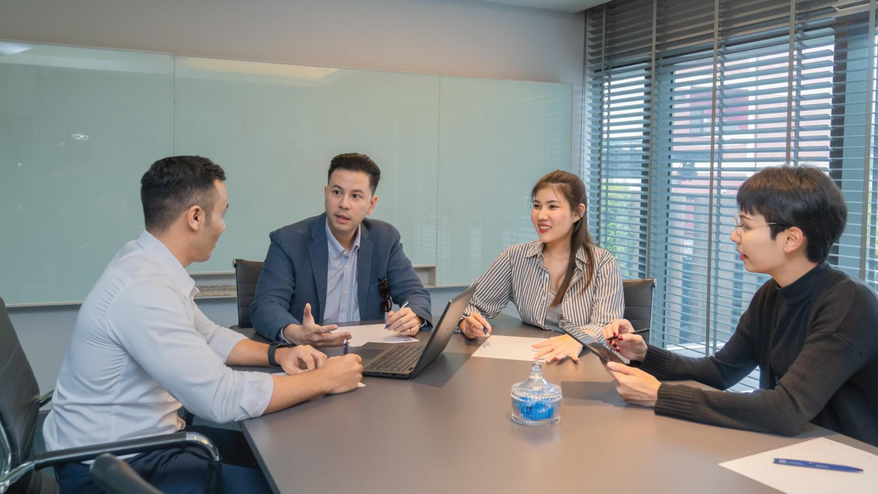 Holiday Inn Express Bangkok Soi Soonvijai by IHG — 11