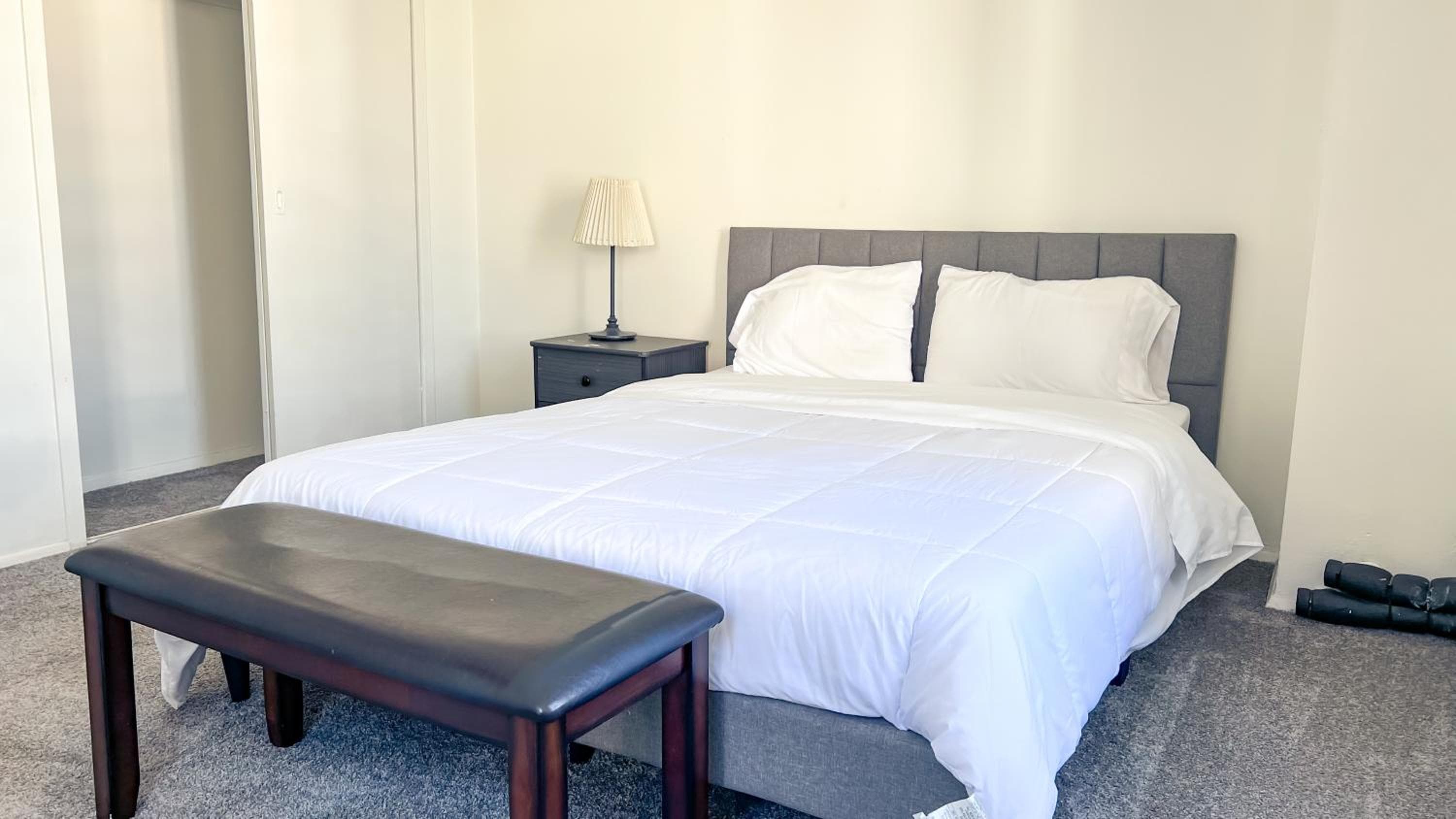 Stylish Apartment Walking Distance to The Grove — 4
