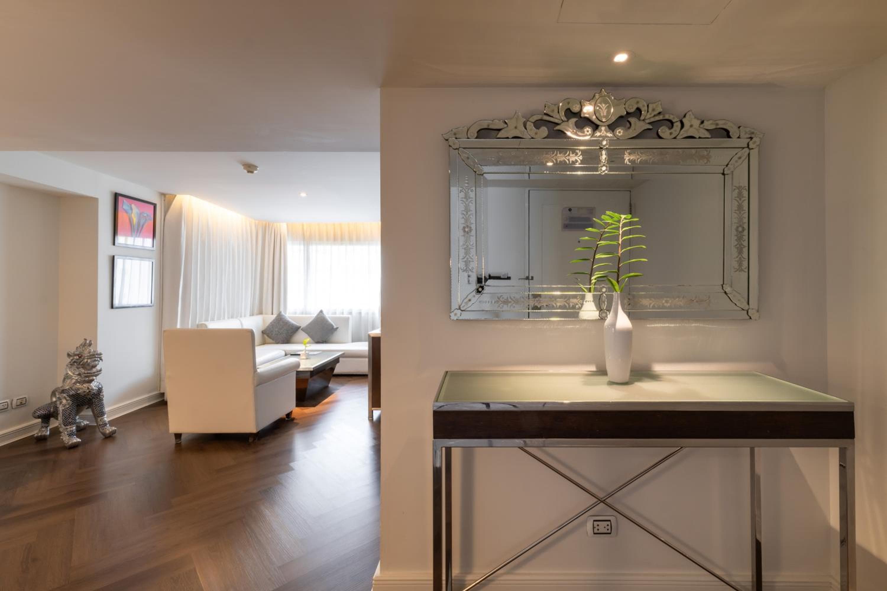 Night Hotel Bangkok - Asoke Sukhumvit 15 — 27