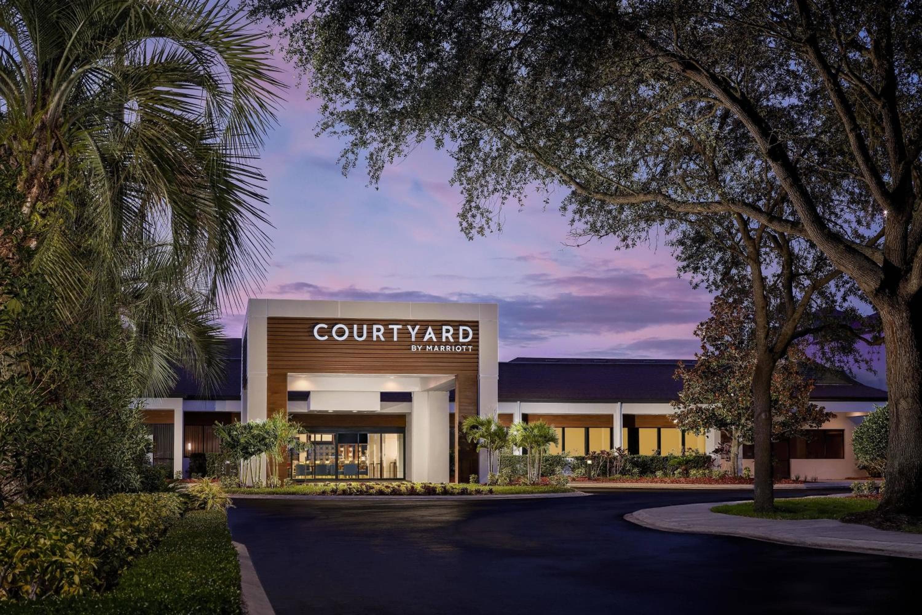 Courtyard by Marriott Orlando Lake Buena Vista im Vista Centre — 1