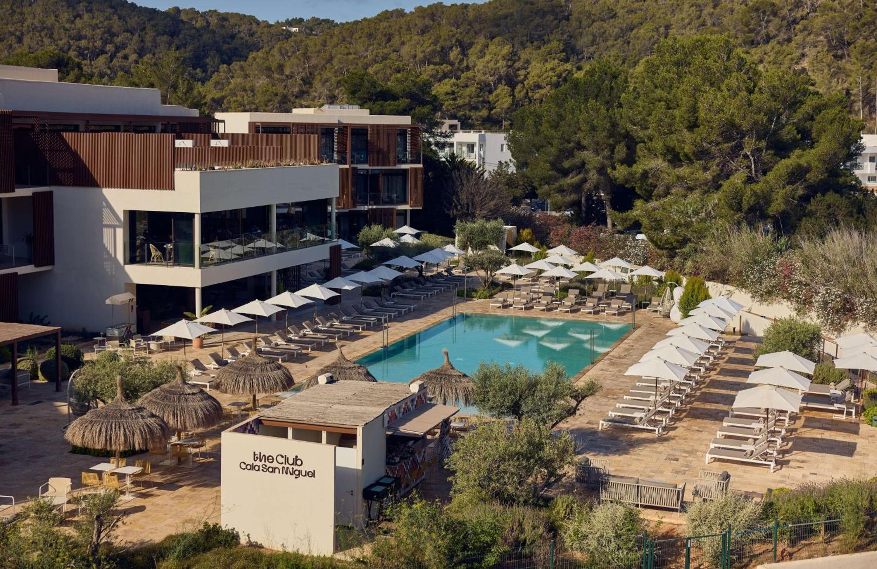 Cala San Miguel The Club, Colección Curio by Hilton — 1