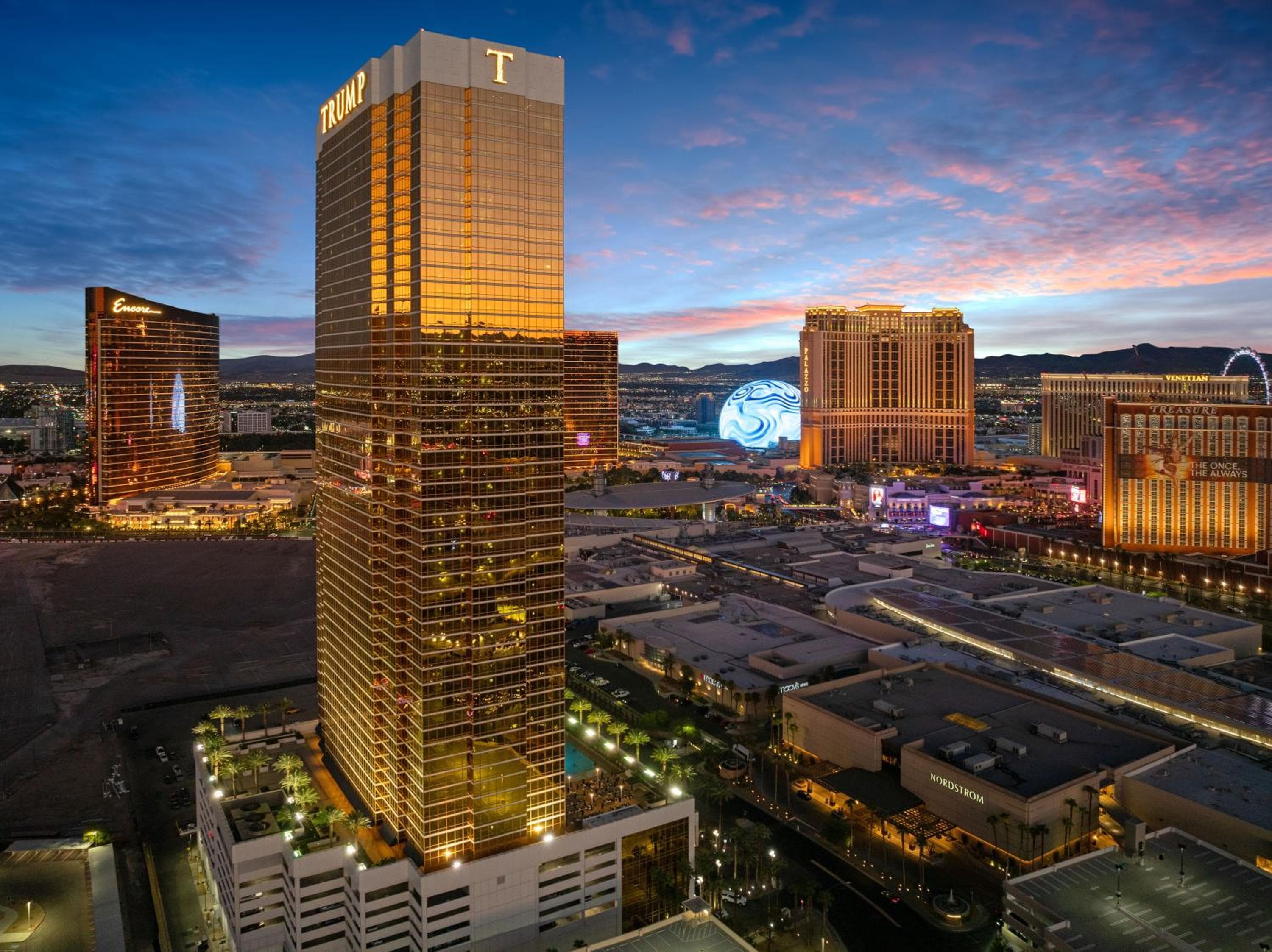 TRUMP 56th Floor - Sphere and Strip View - No Resort Fees — 1