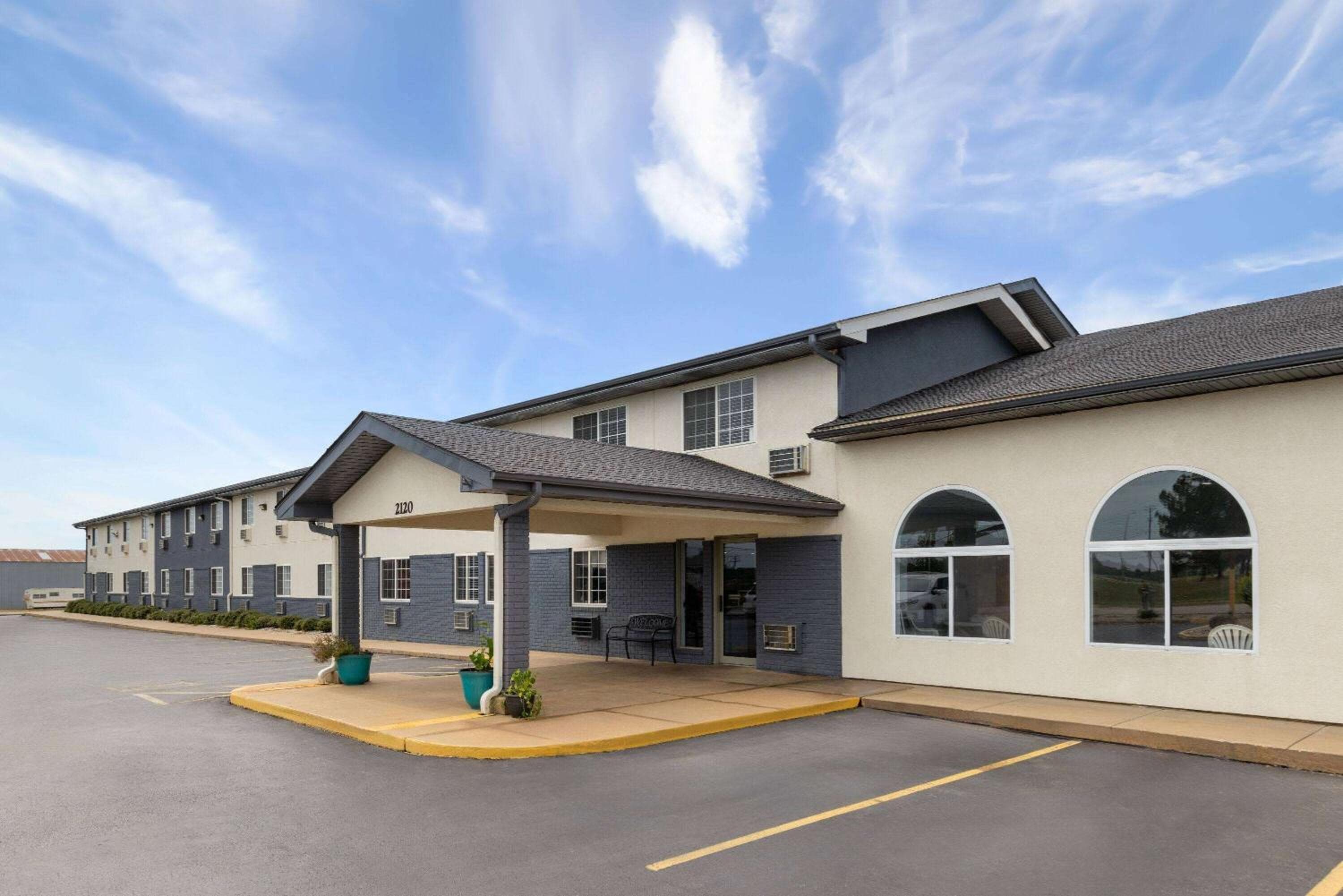 Days Inn by Wyndham Miami — 3