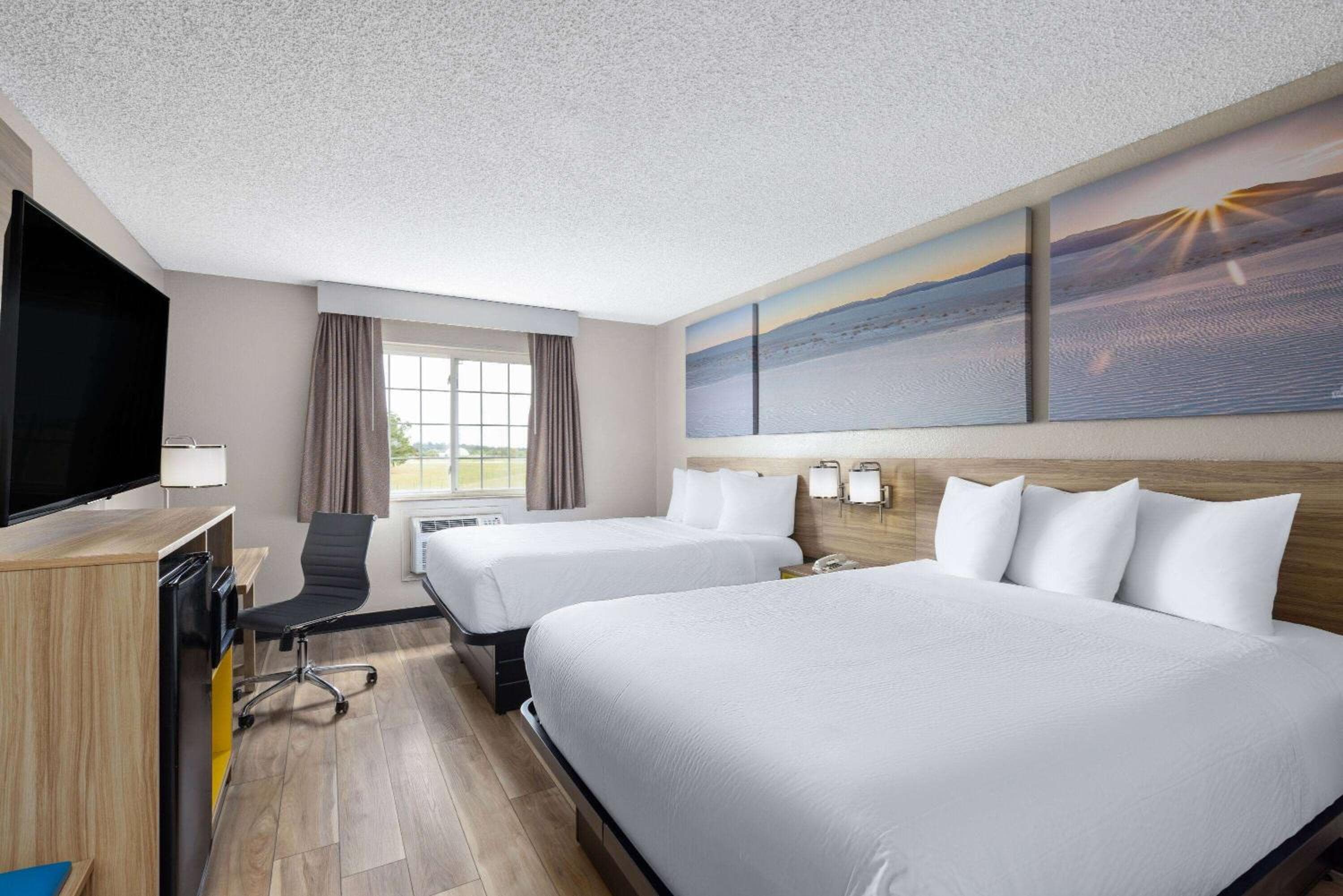 Days Inn by Wyndham Miami — 2