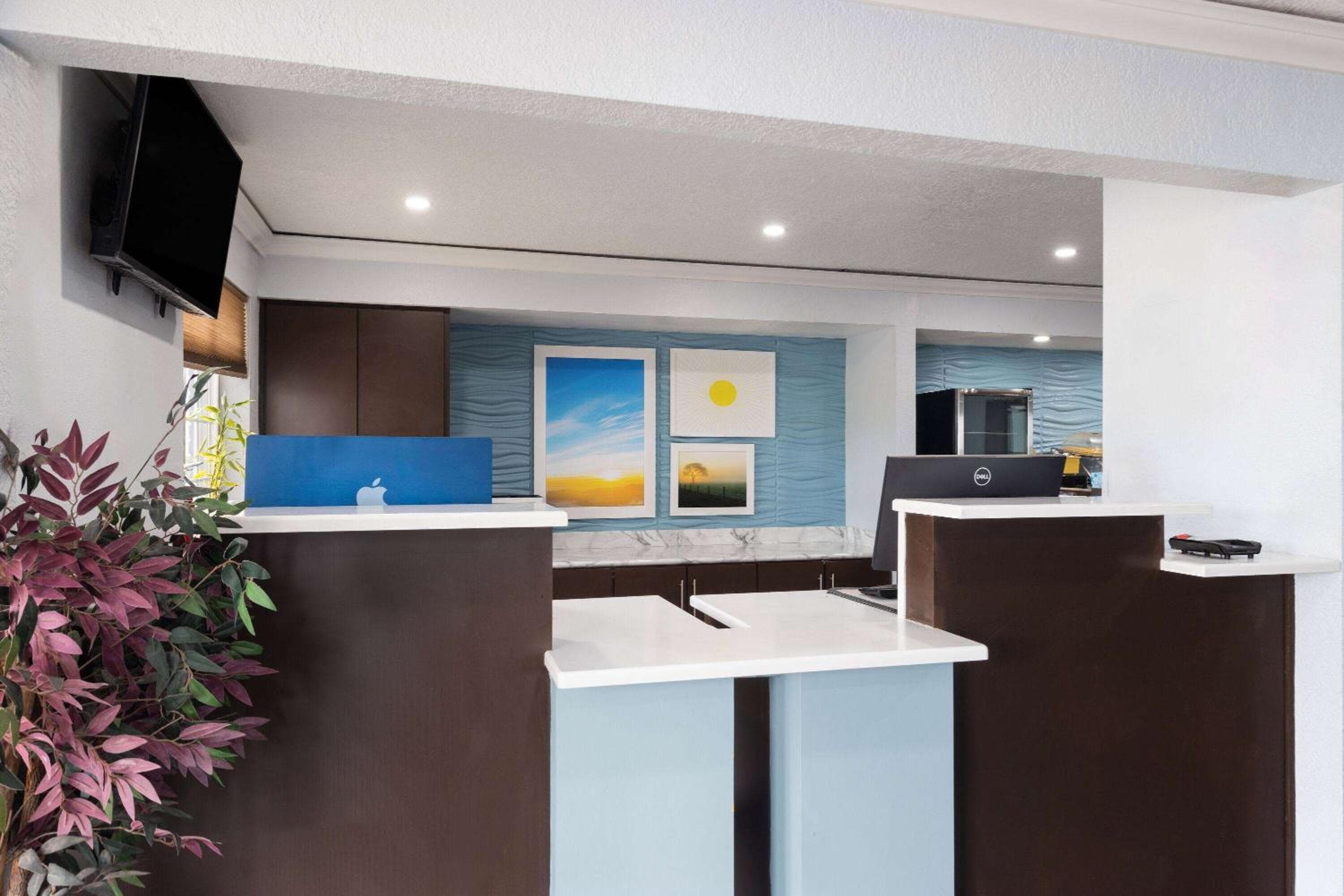 Days Inn by Wyndham Miami — 4
