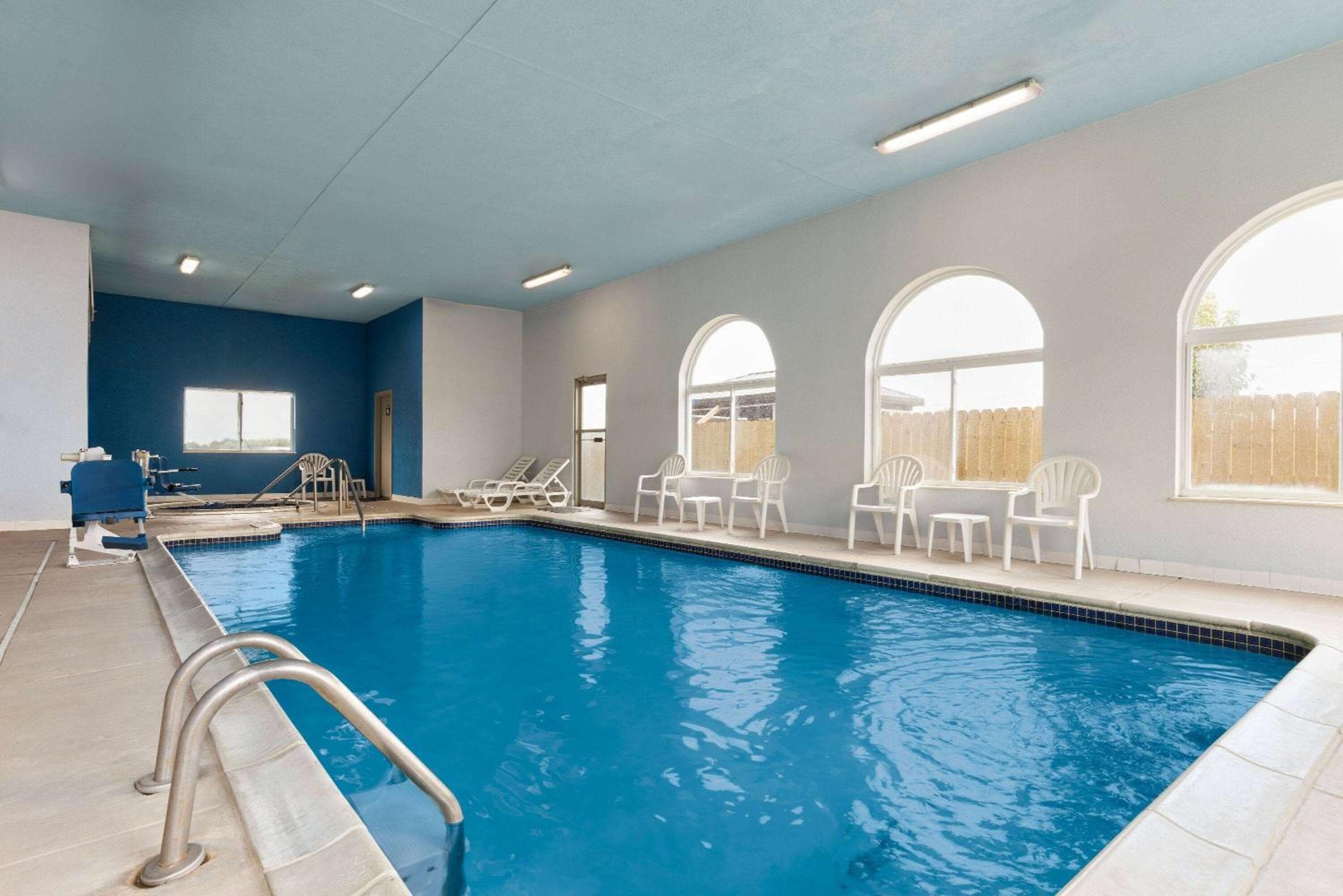 Days Inn by Wyndham Miami — 7