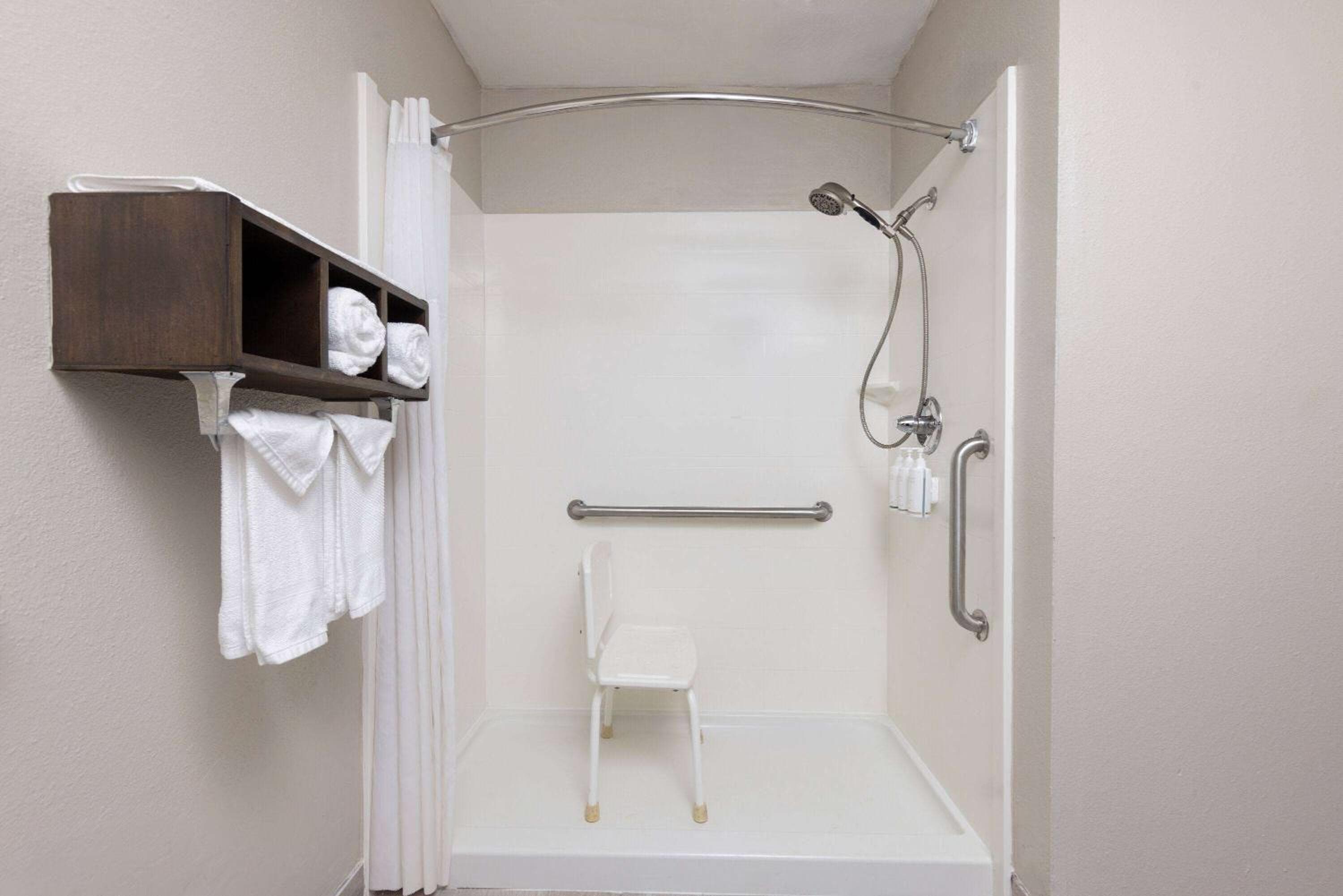 Days Inn by Wyndham Miami — 9