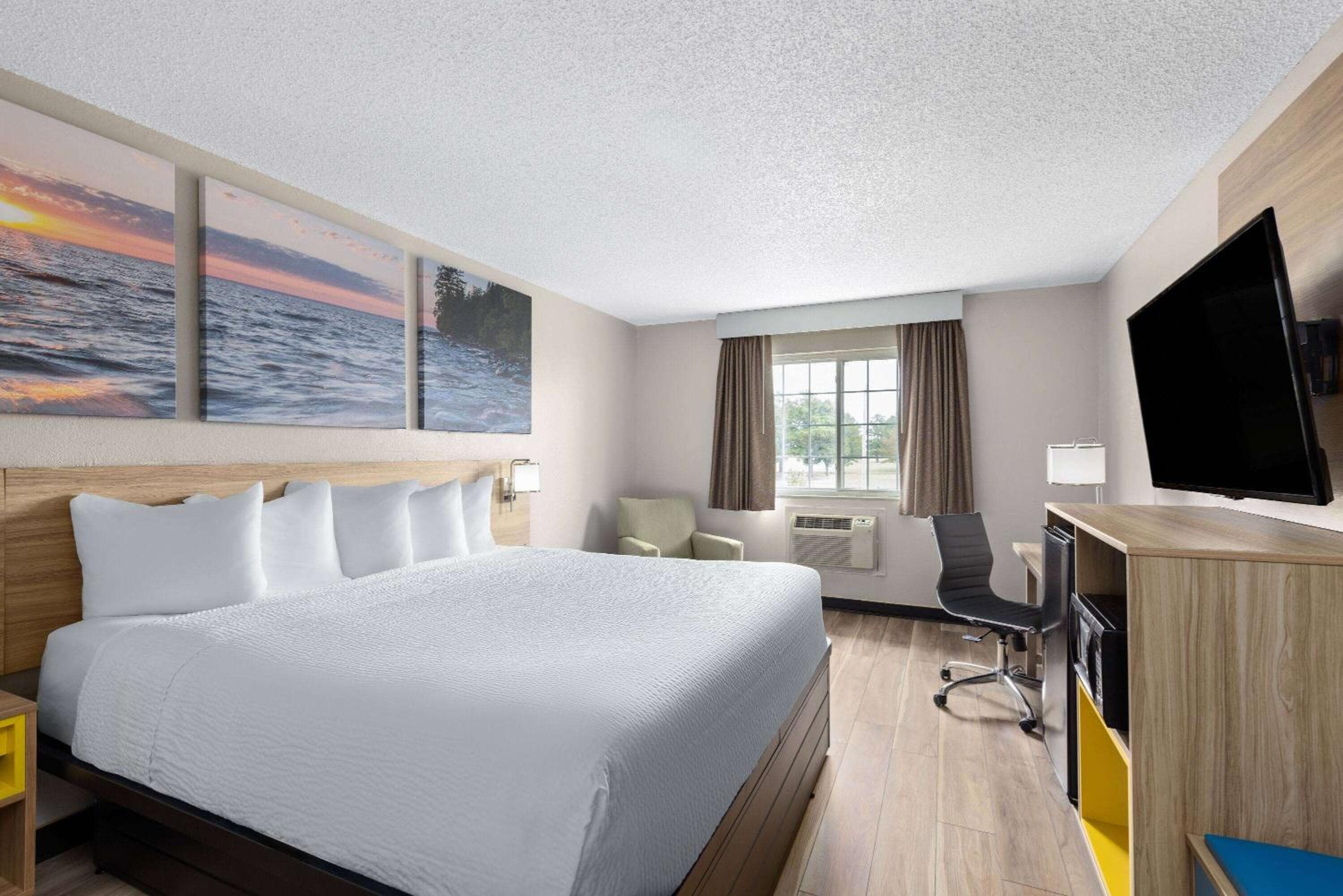 Days Inn by Wyndham Miami — 10