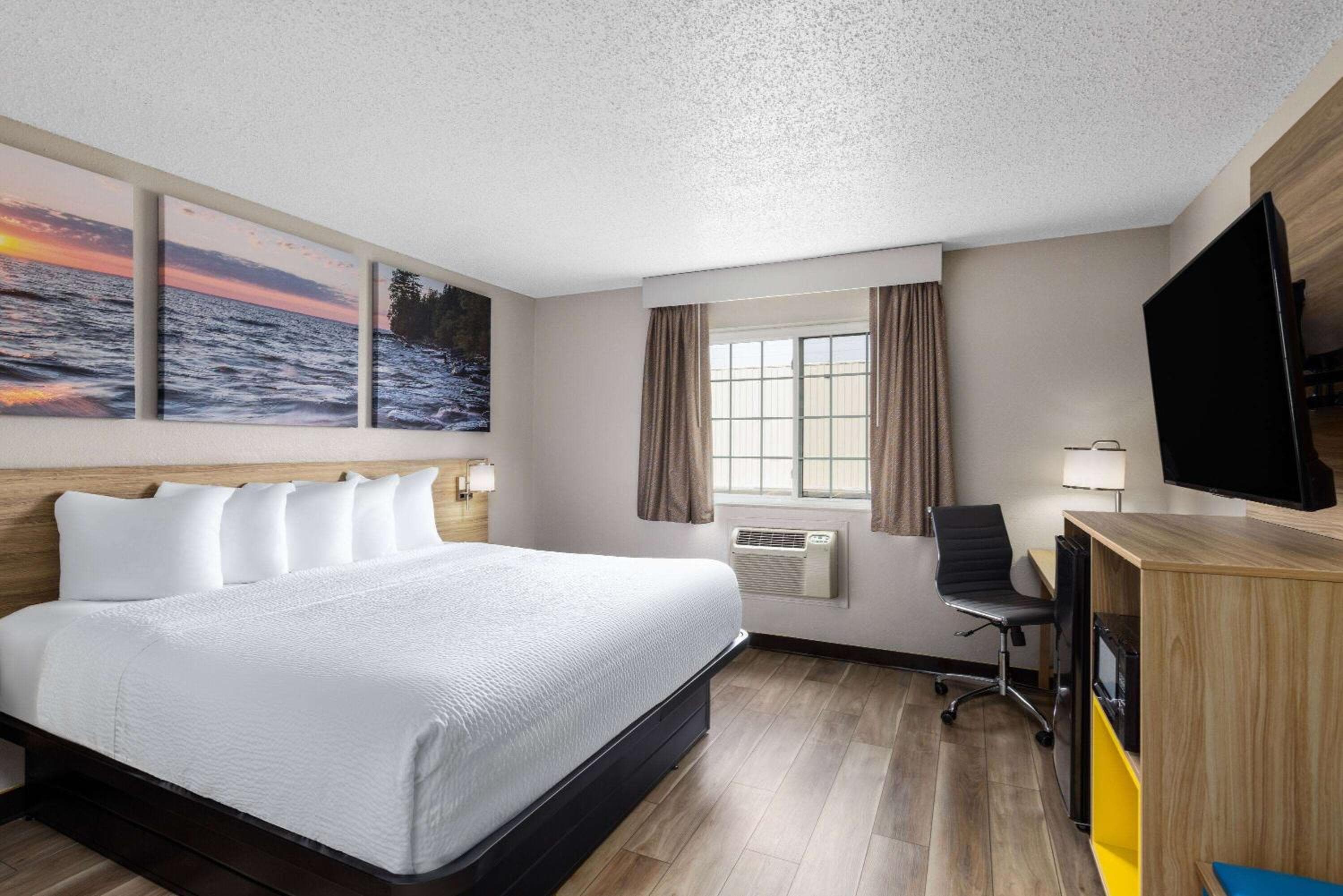 Days Inn by Wyndham Miami — 11