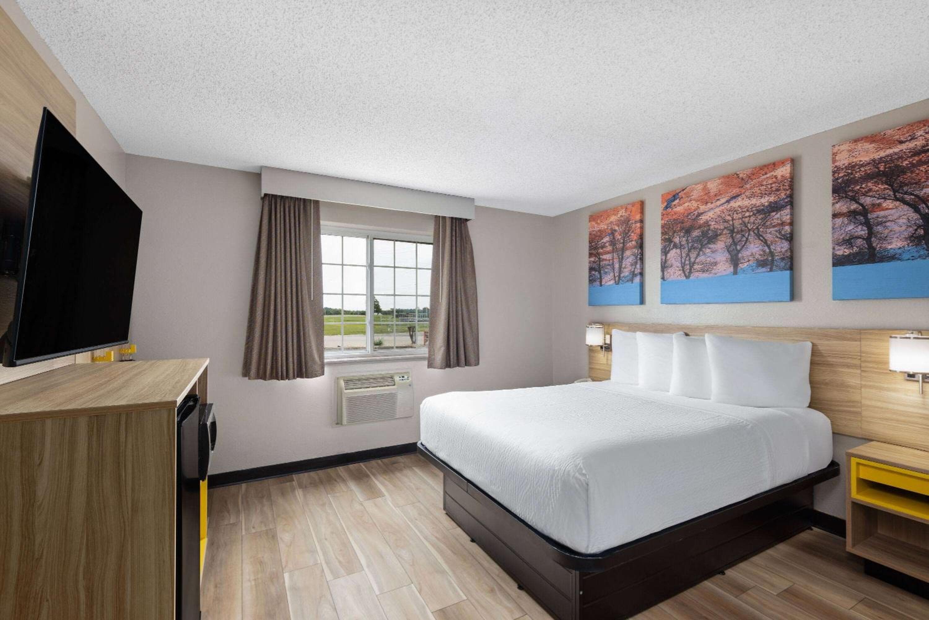 Days Inn by Wyndham Miami — 14
