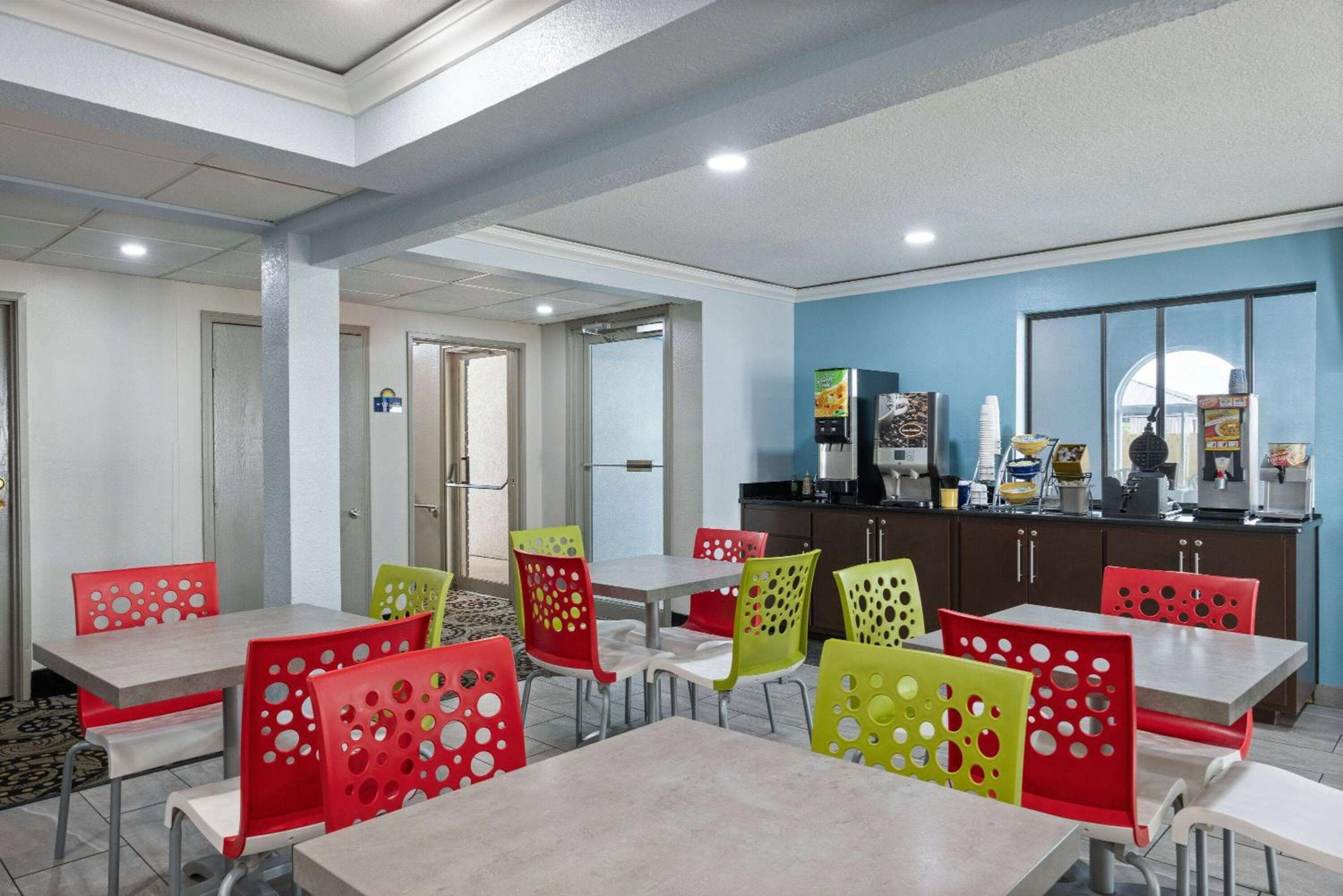 Days Inn by Wyndham Miami — 16
