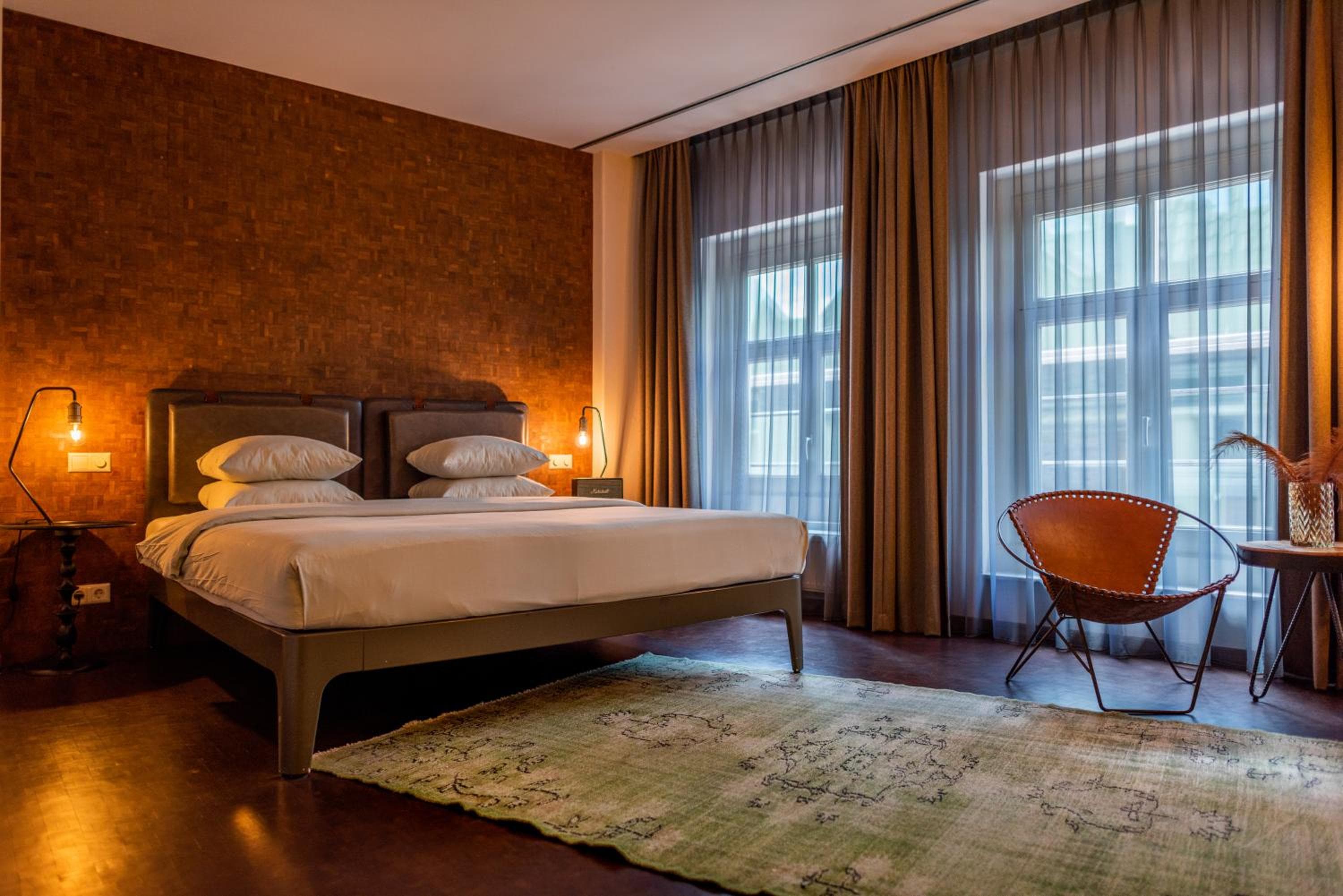 Hotel V Nesplein — 12
