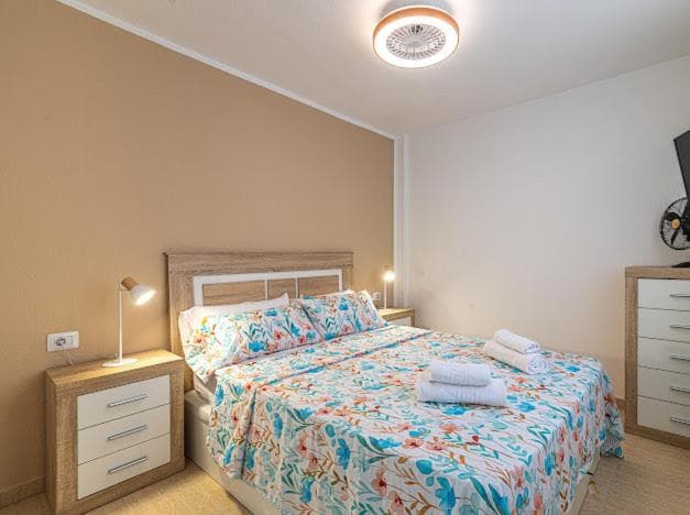 Bright apartment with sea and montain view at Los Cristianos — 2