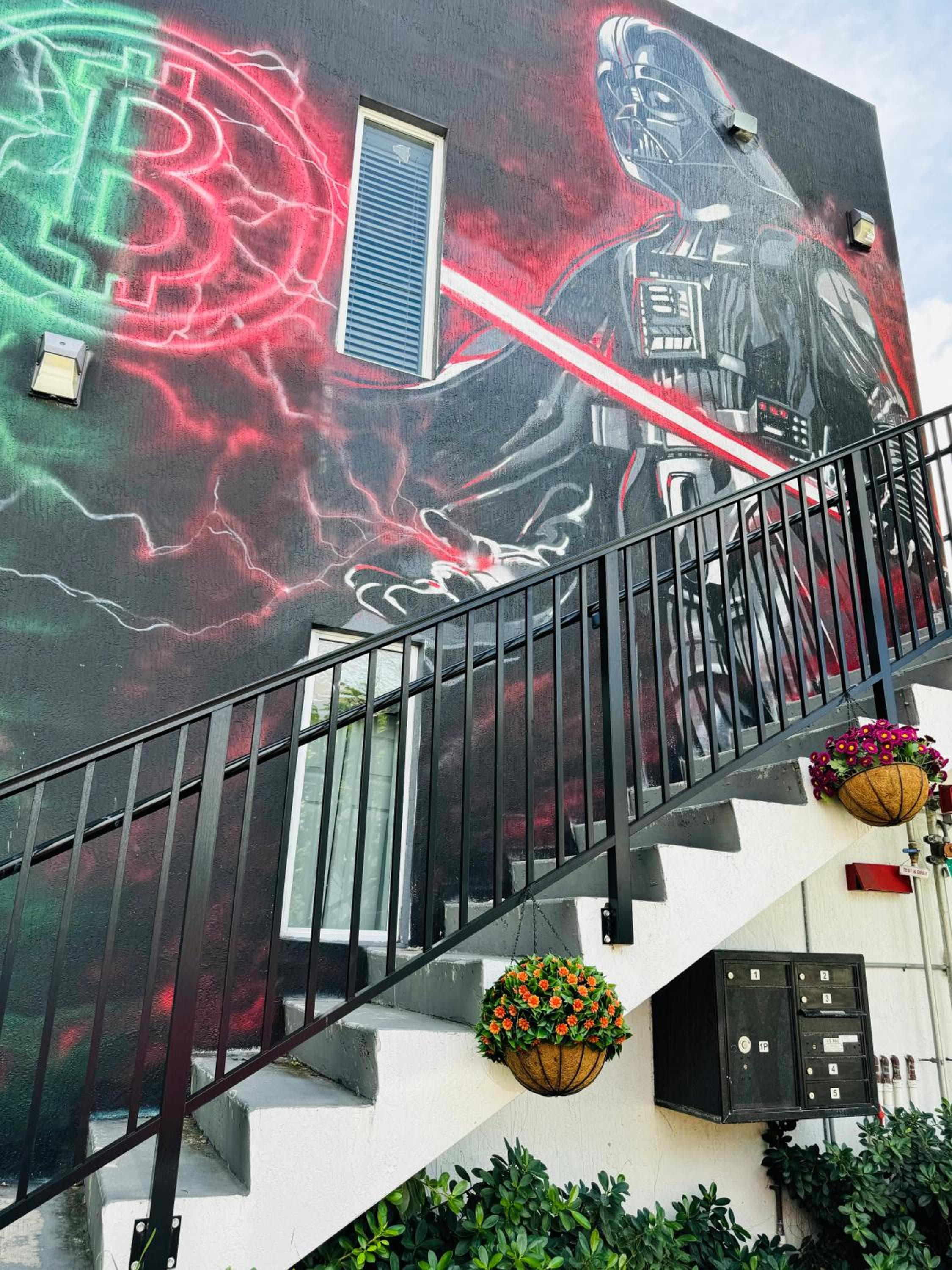 Atrium Hostel Design District (no translation) — 7