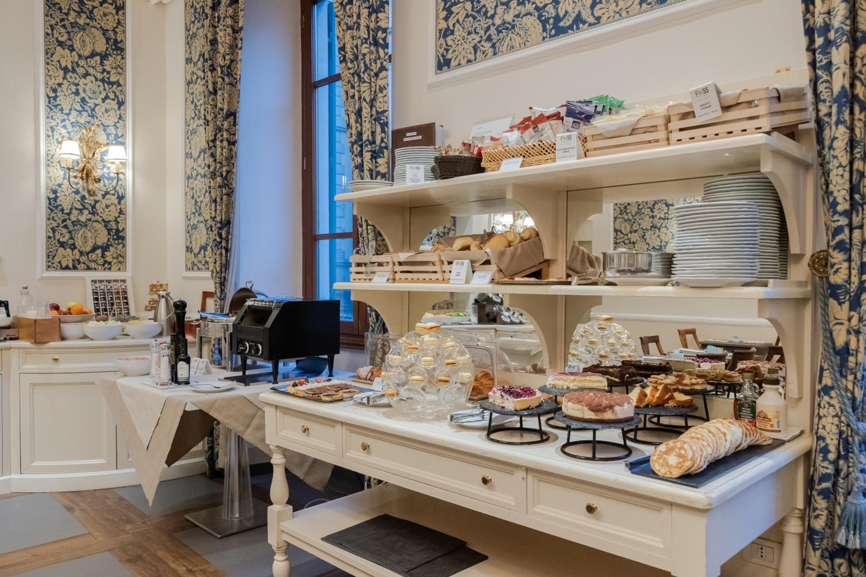 FH55 Hotel Calzaiuoli hotel, Via Calzaiuoli 6, Florence, Italy — photo 13