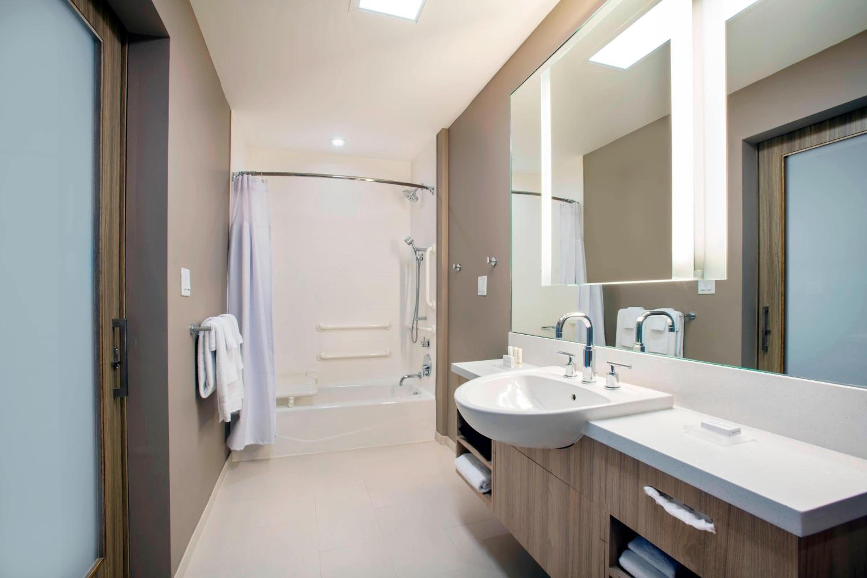 SpringHill Suites by Marriott Miami Doral — 9