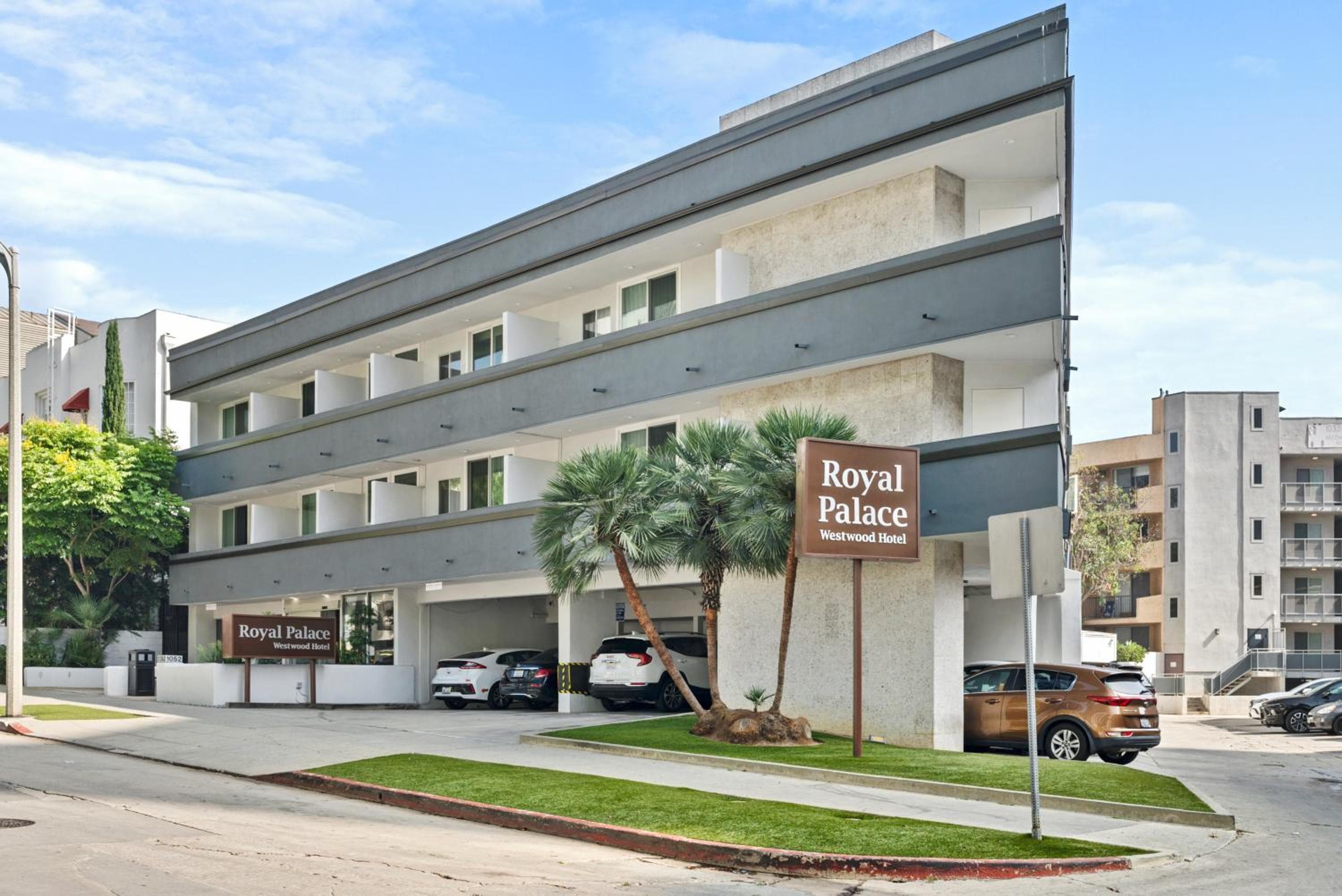 Royal Palace Westwood Hotel — 4