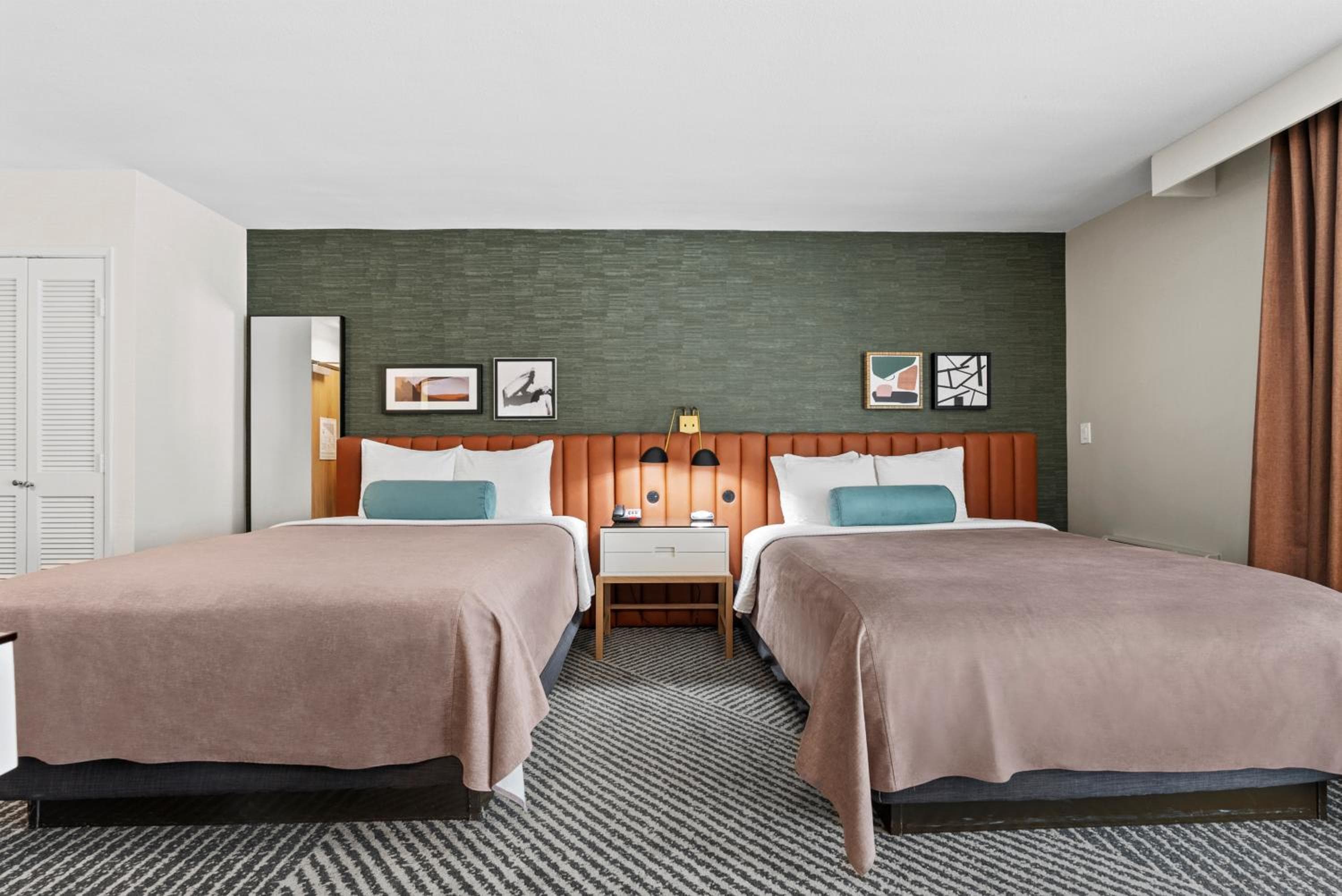 Royal Palace Westwood Hotel — 3