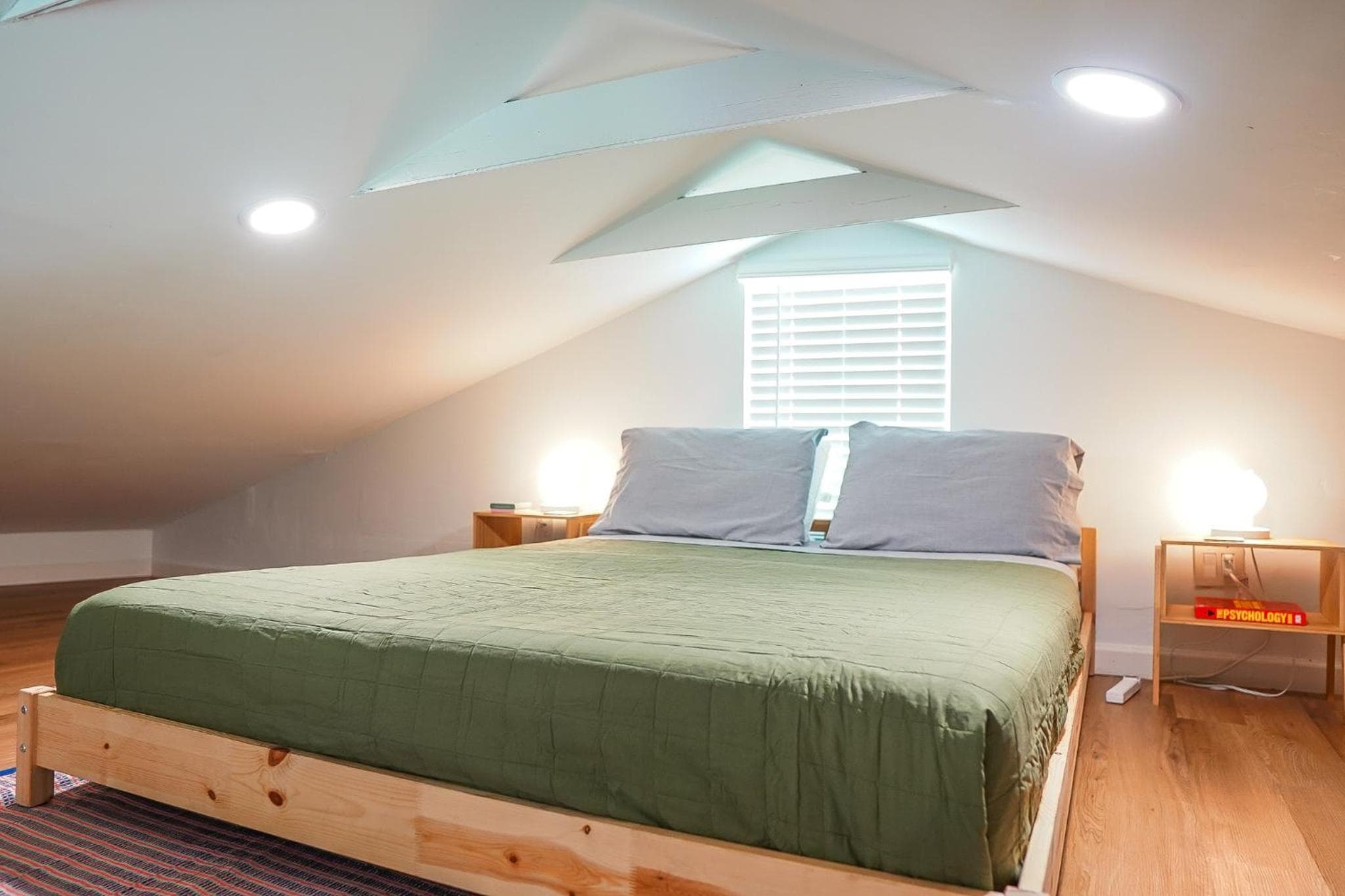 New Nordic Touch Loft, Central Location — 16