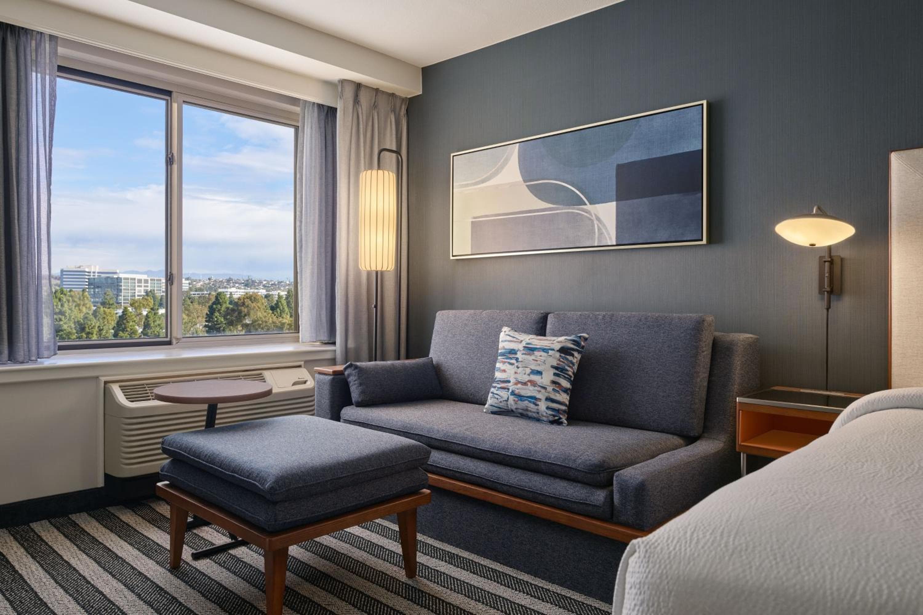 Cortile del Marriott Los Angeles Westside — 5