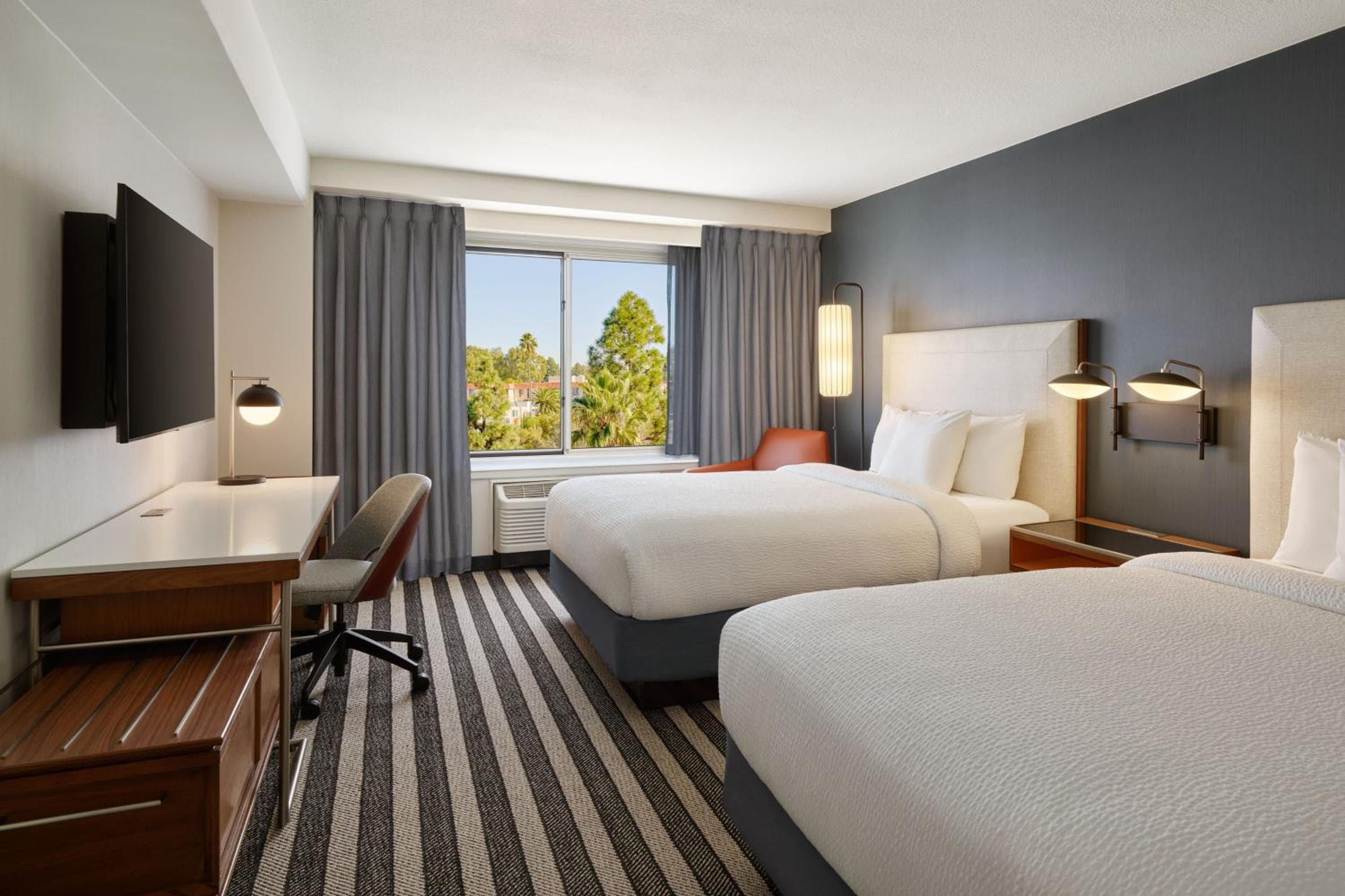 Cortile del Marriott Los Angeles Westside — 4