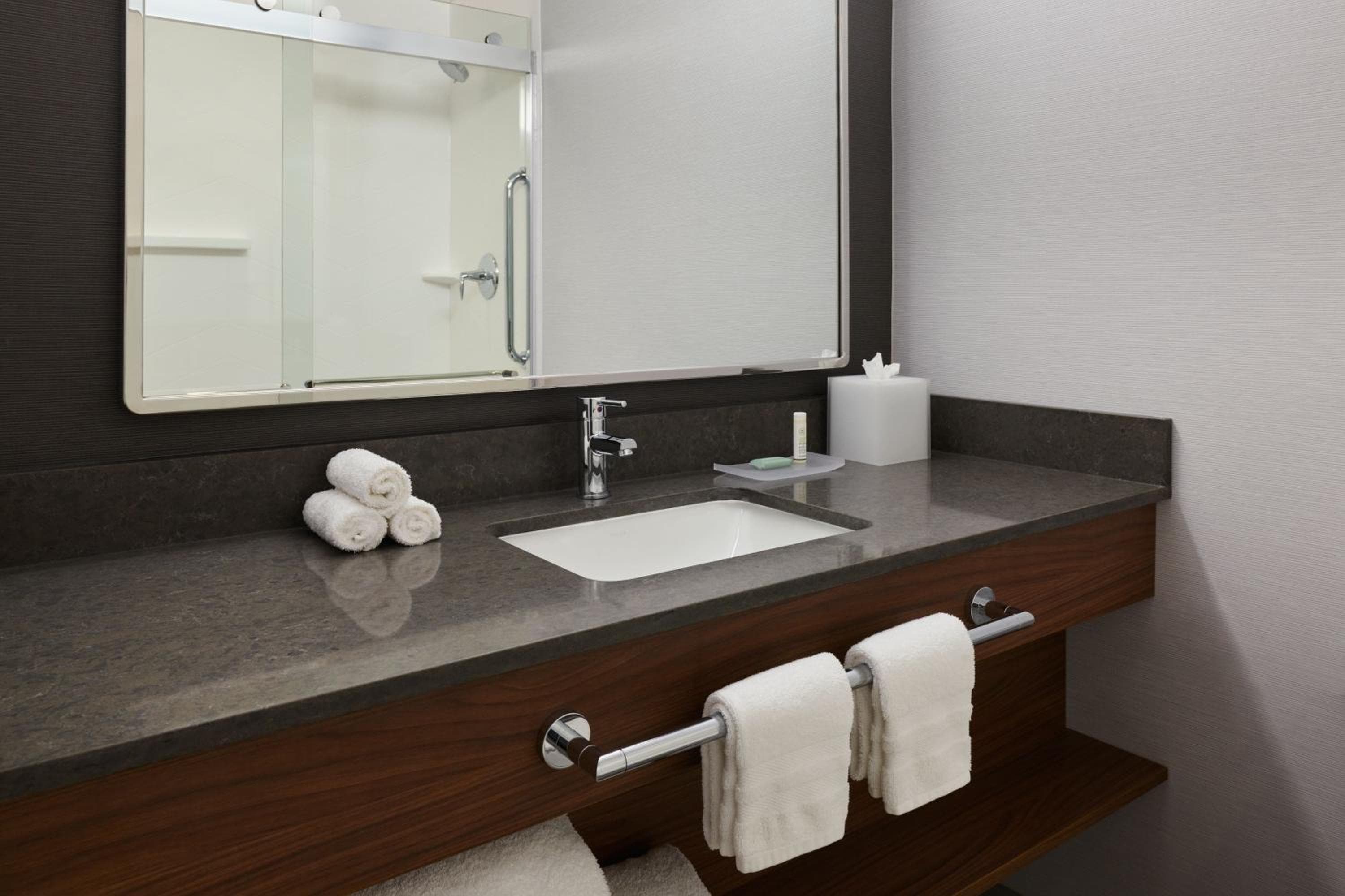 Cortile del Marriott Los Angeles Westside — 24
