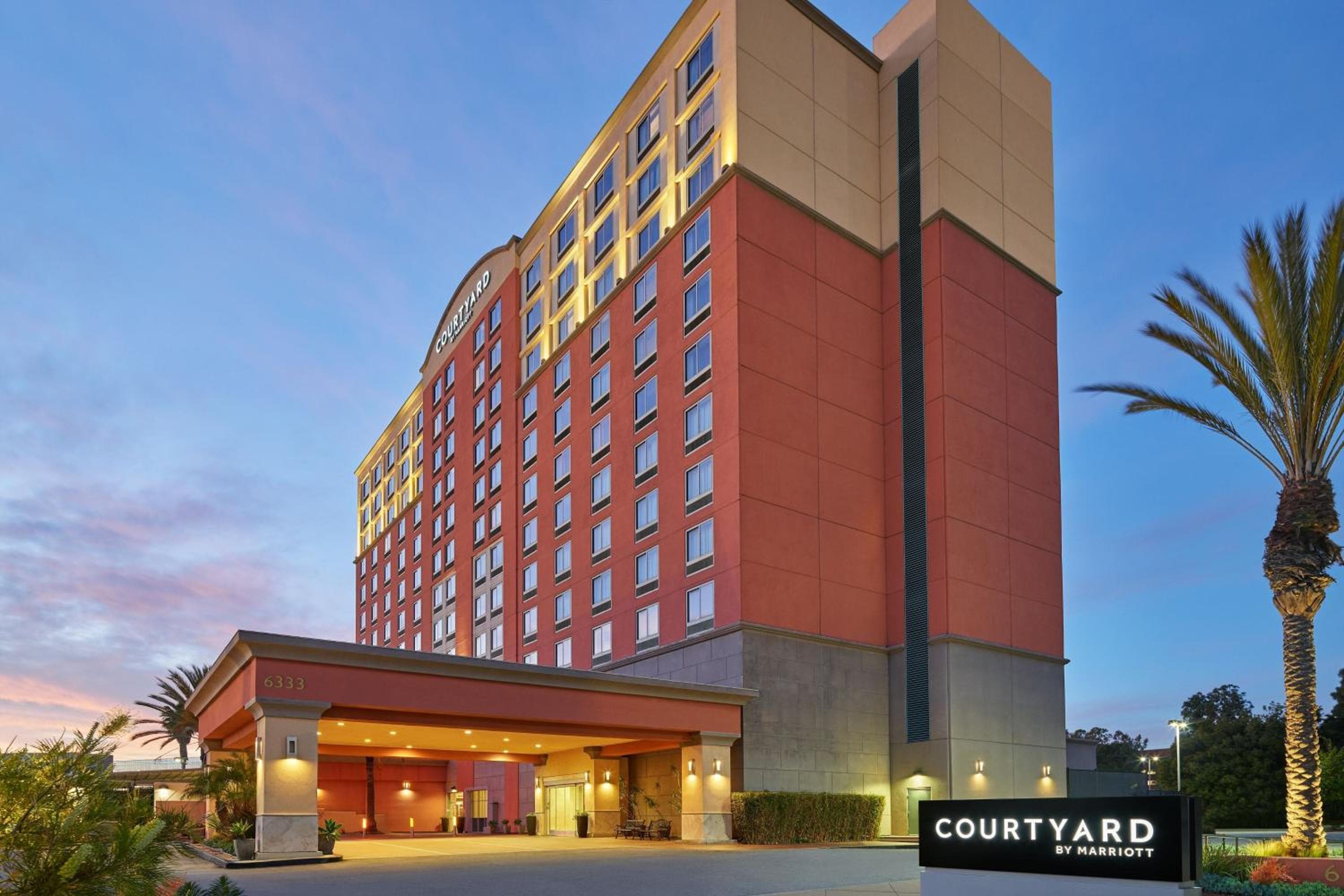 Cortile del Marriott Los Angeles Westside — 1