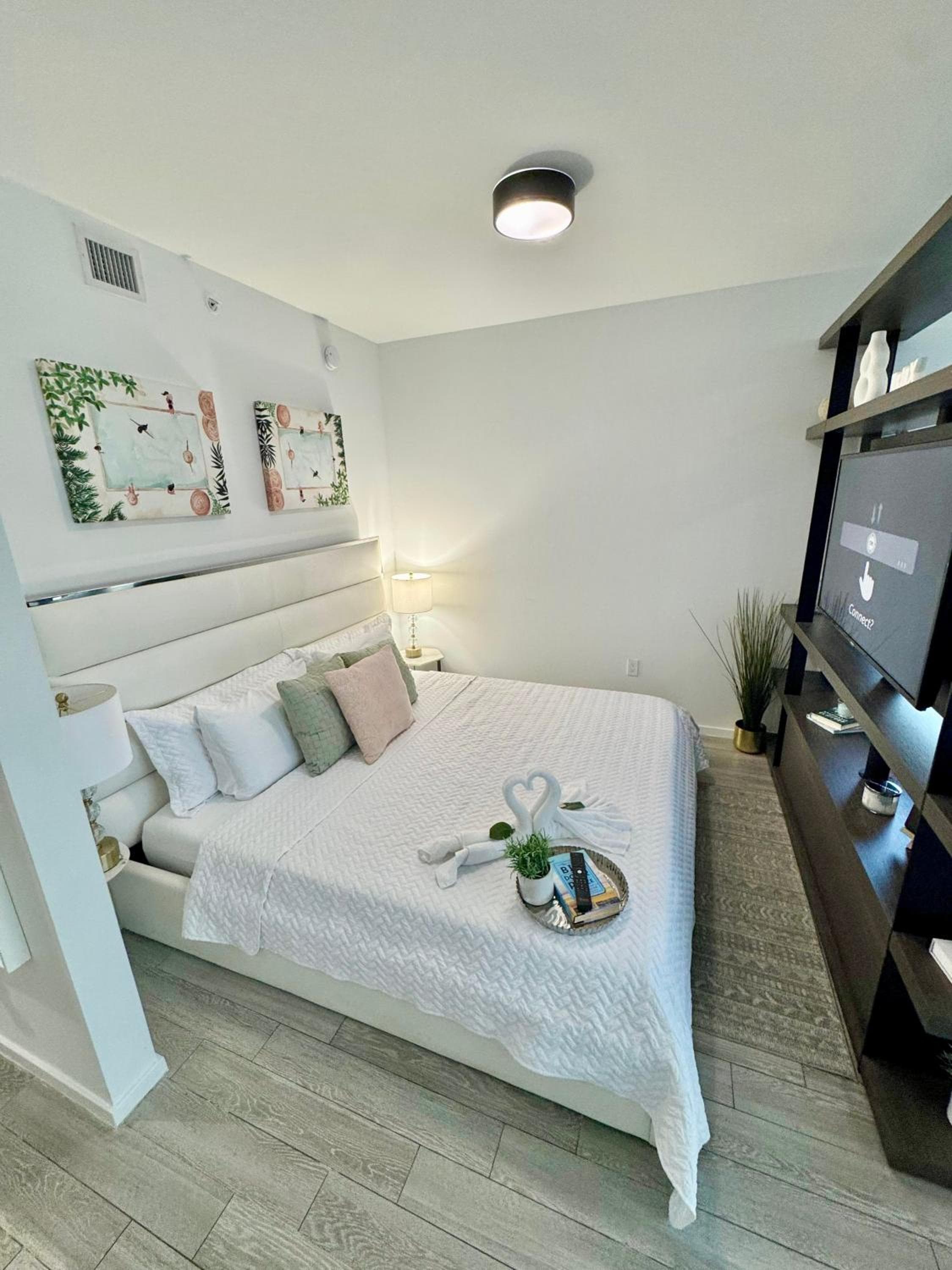 Mesmerizing Views Corner Condo — 5