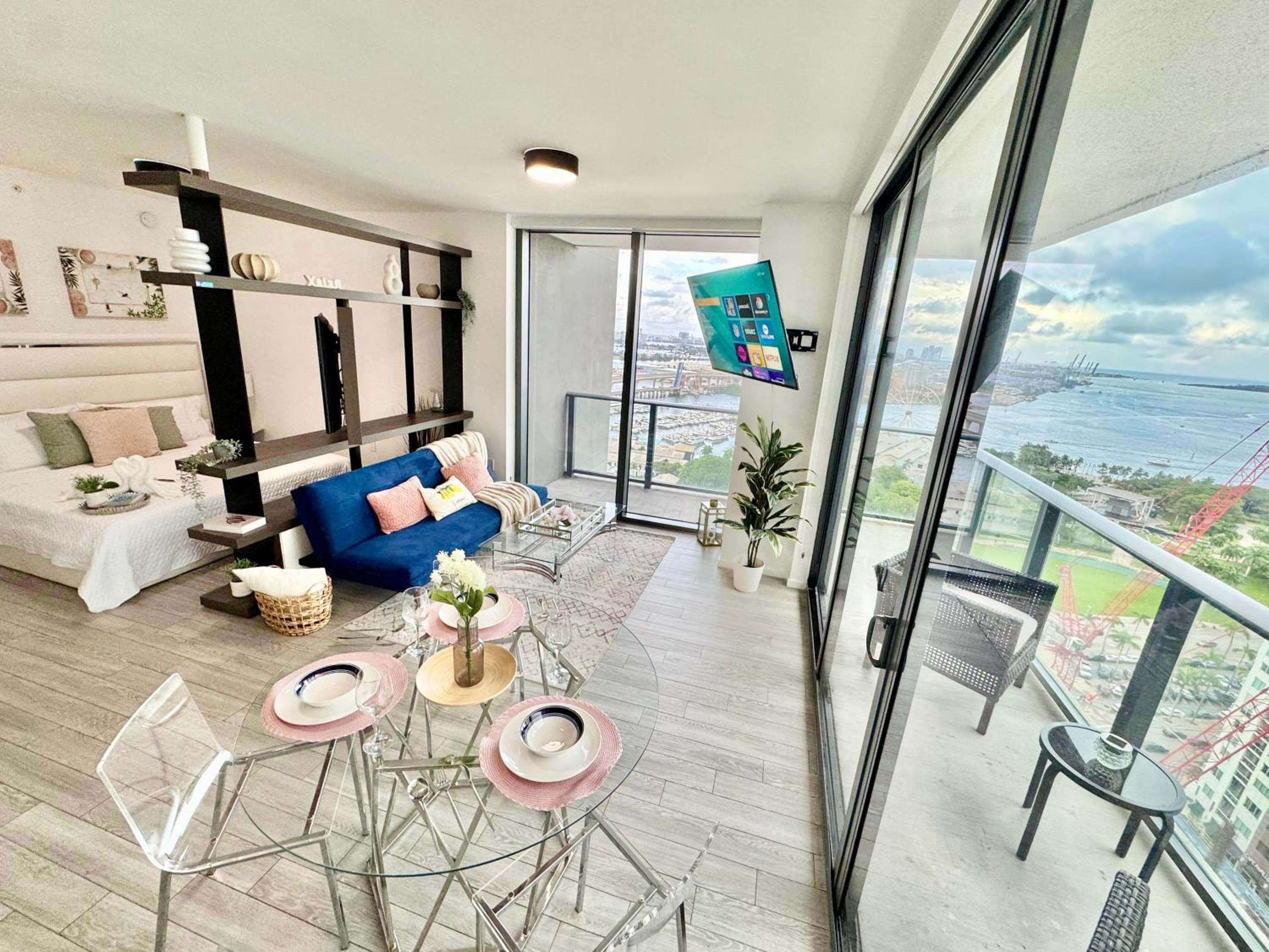 Mesmerizing Views Corner Condo — 23