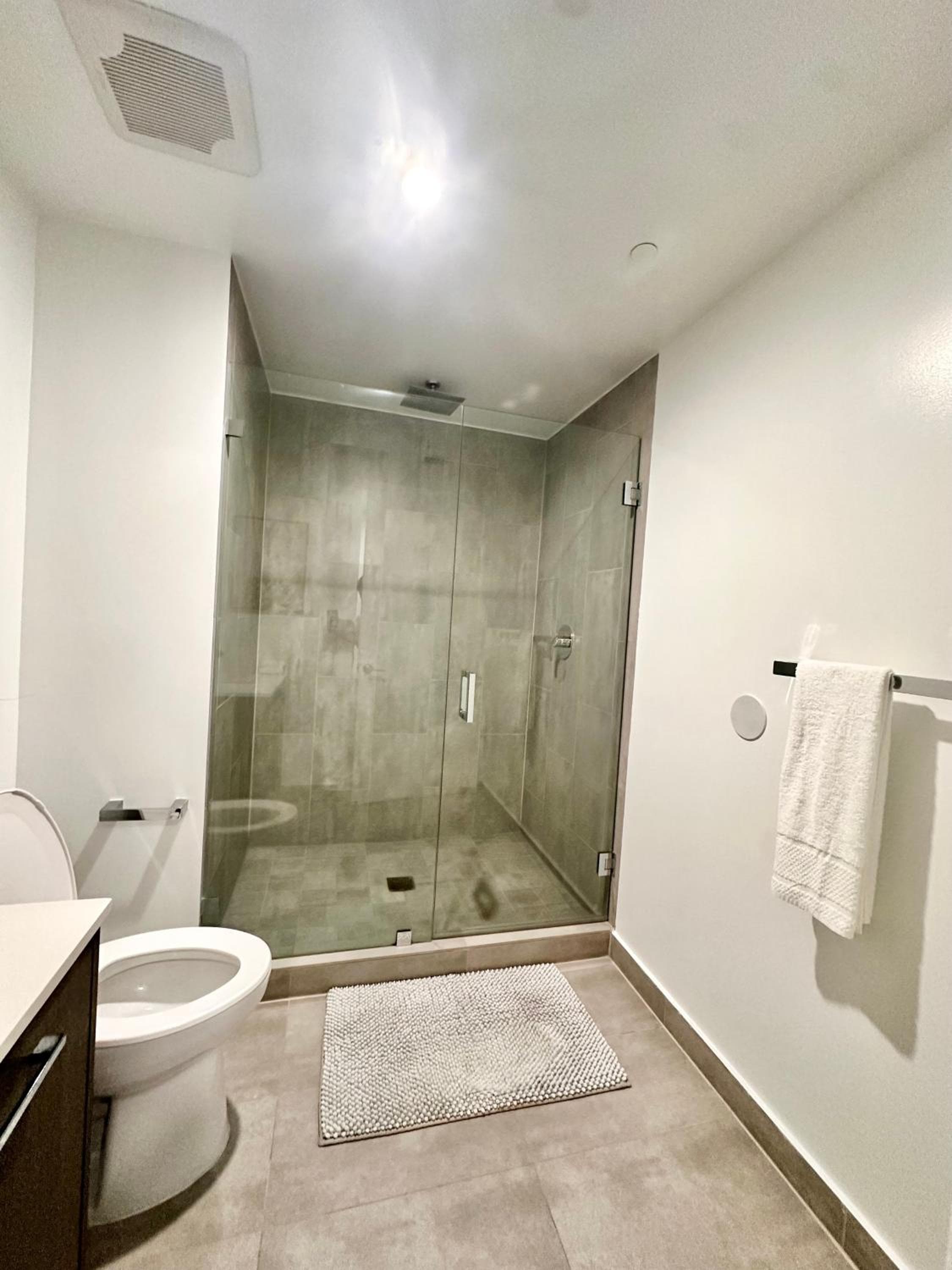 Mesmerizing Views Corner Condo — 24