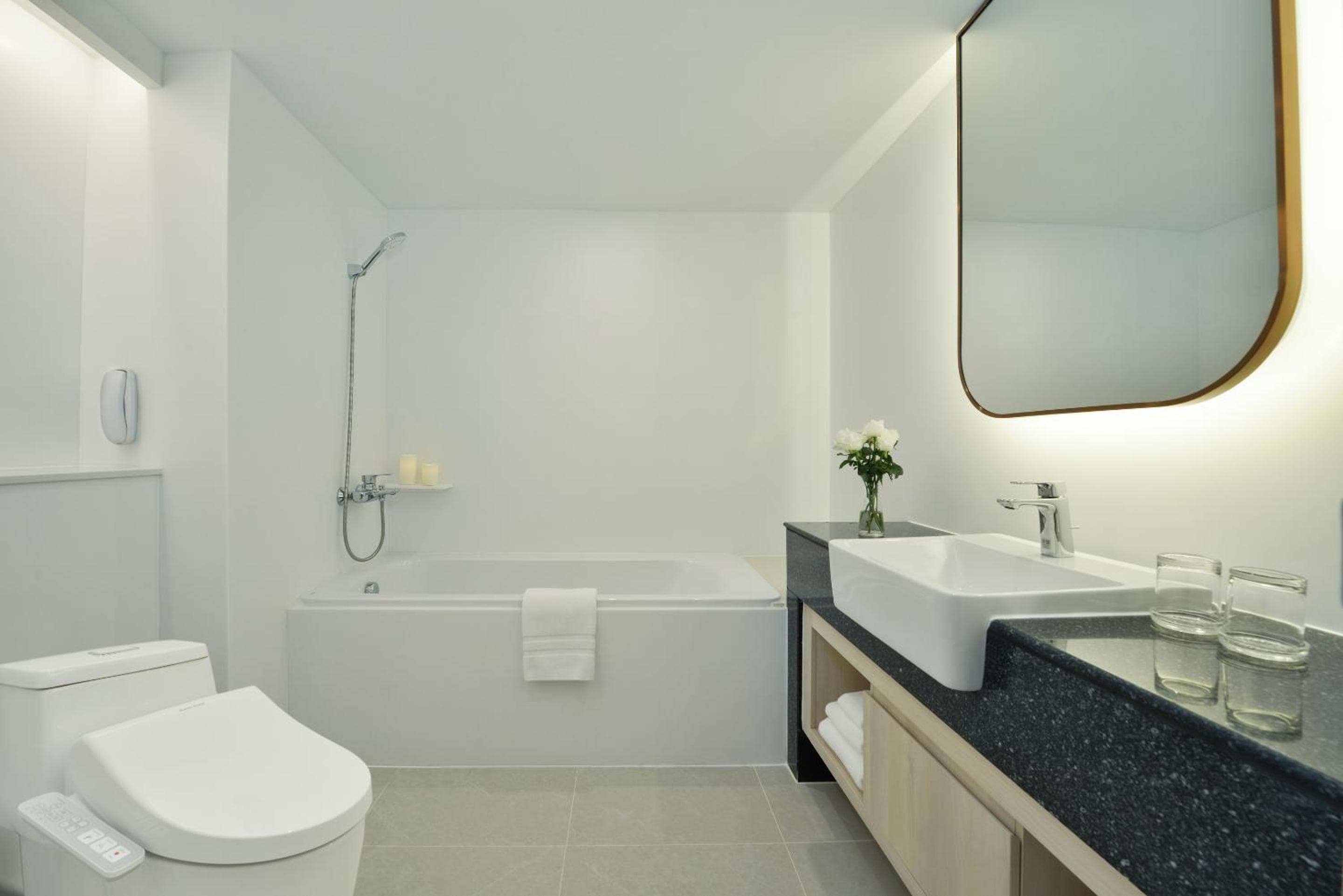 Centre Point Plus Hotel Pratunam — 11