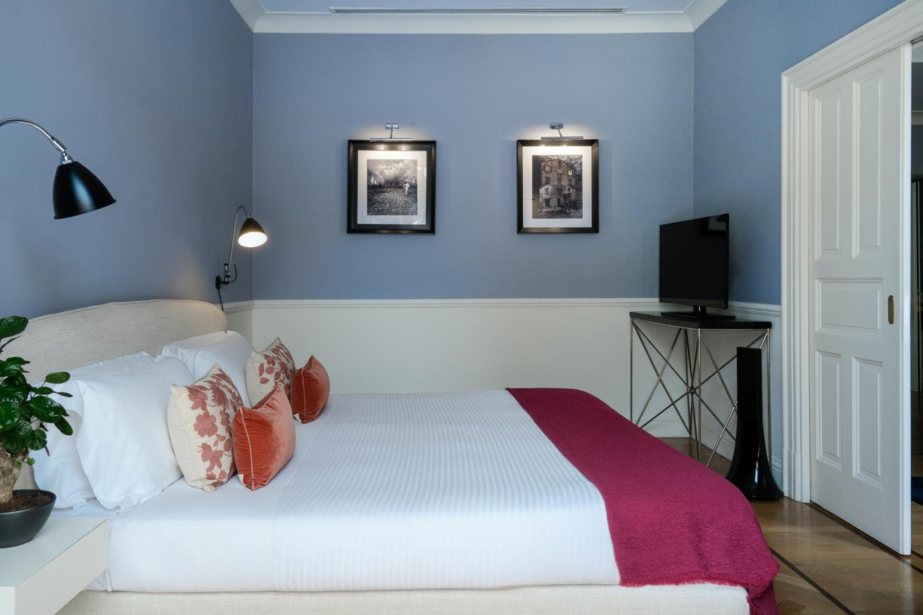 The Fifteen Keys Hotel — 7