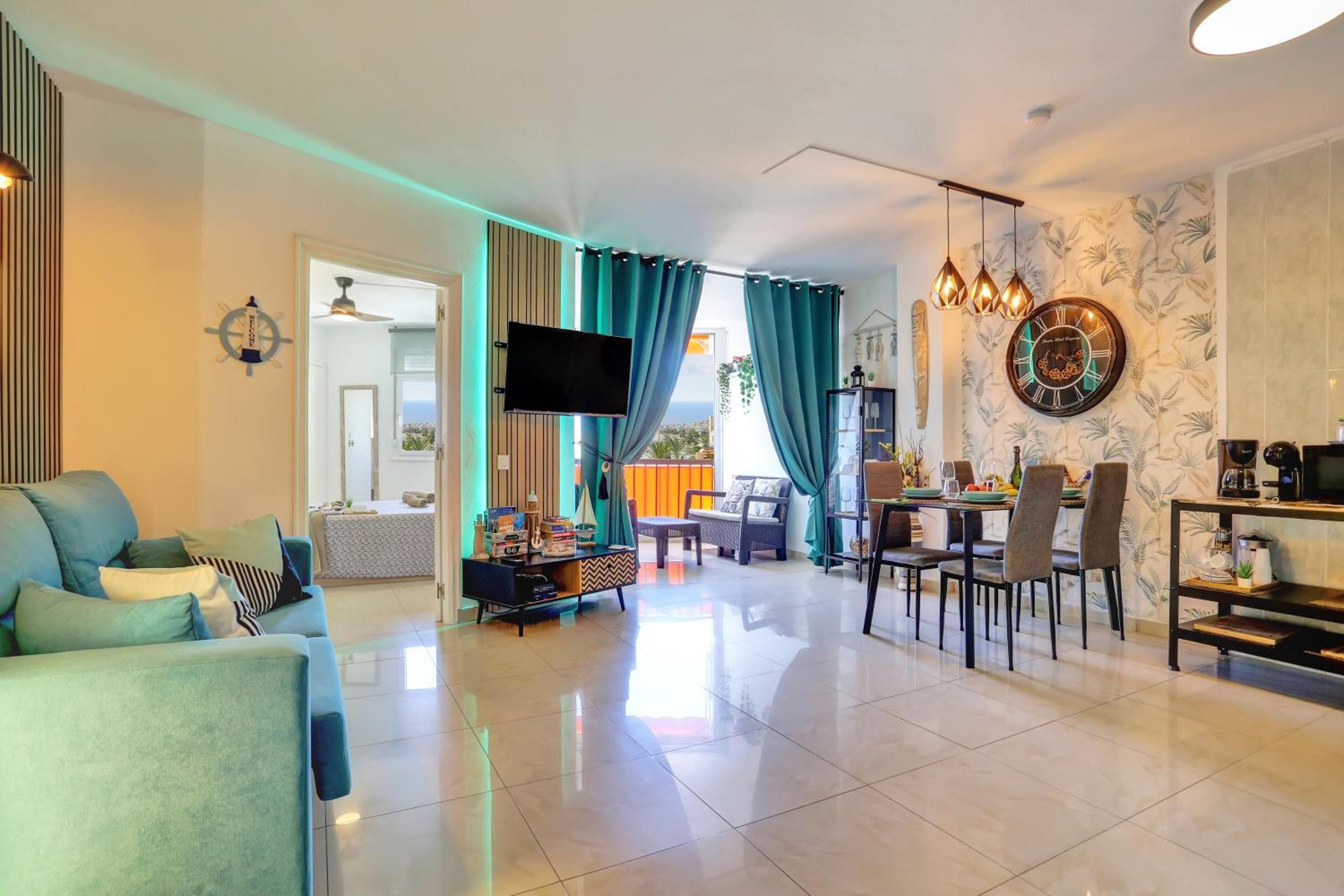 LUXORY DREAMY SUNSET, SeaFront, Direct Access To The Promenade,Wifi,Pool,Free Parking — 1