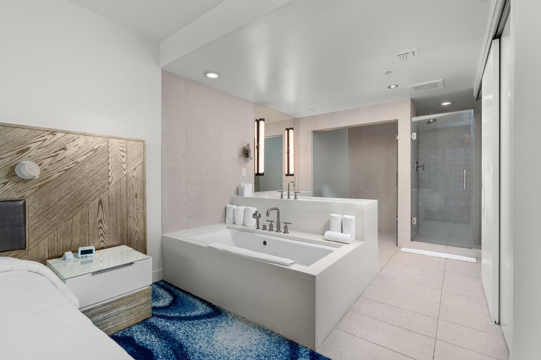 2BR W Residence FLL, 2 pools, hot tub, large balcony, OCEAN VIEWS — 25