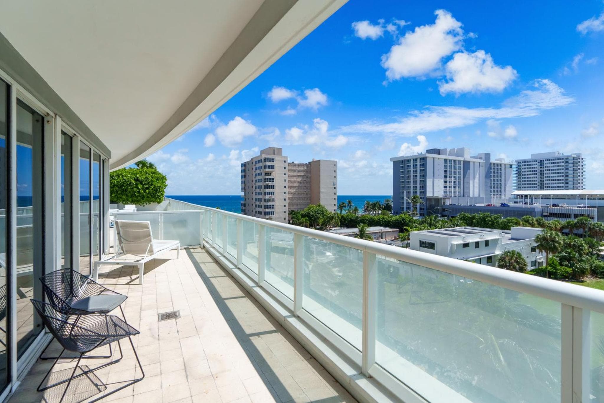 2BR W Residence FLL, 2 pools, hot tub, large balcony, OCEAN VIEWS — 3