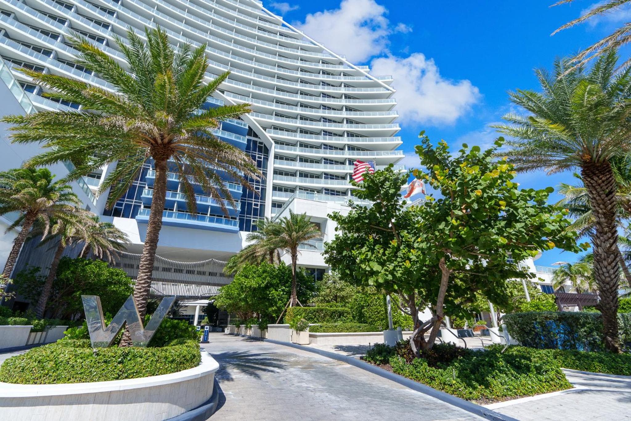 2BR W Residence FLL, 2 pools, hot tub, large balcony, OCEAN VIEWS — 1
