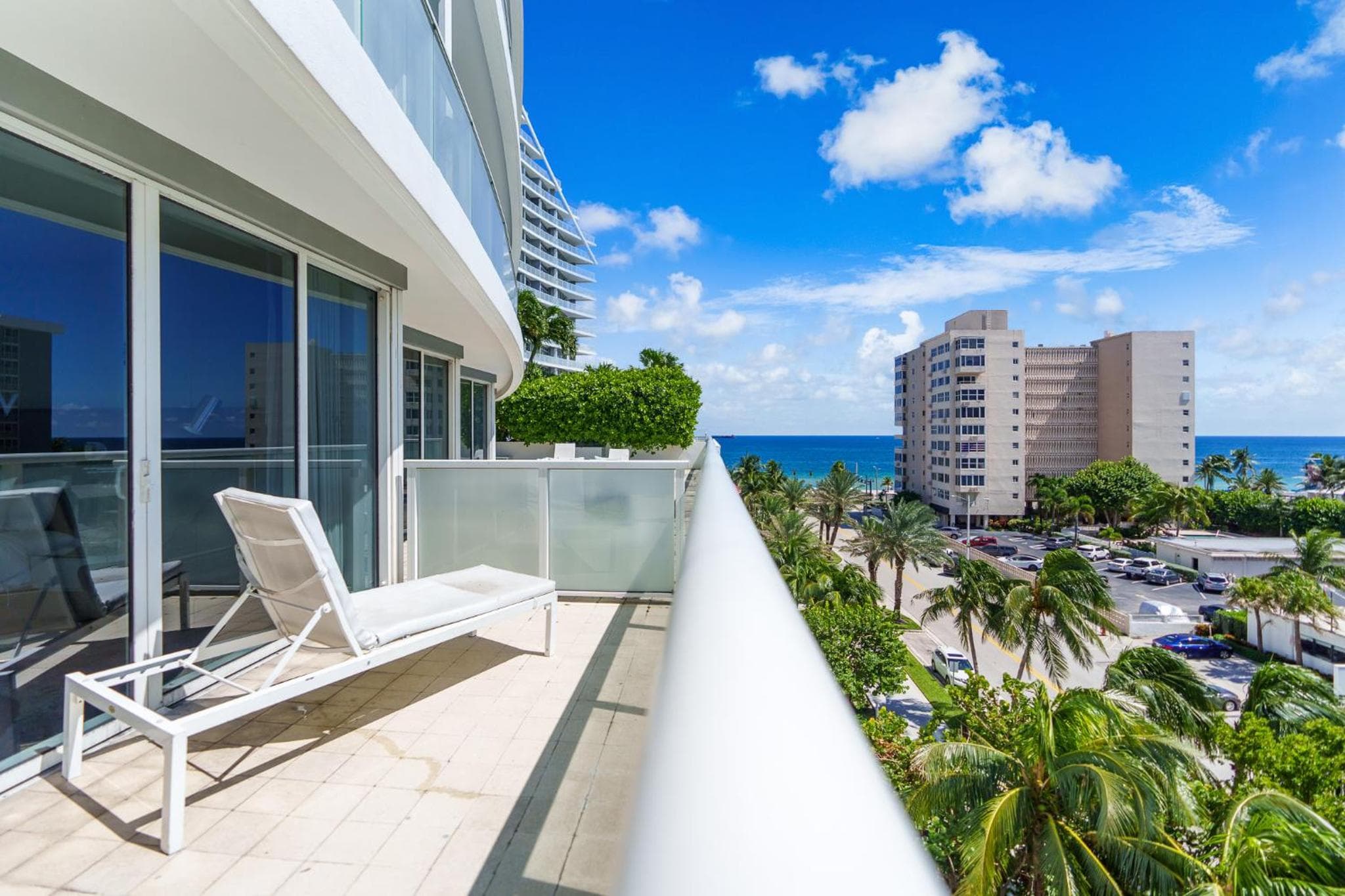 2BR W Residence FLL, OCEAN VIEWS, Infinity pool, hot tub, large balcony, easy amentiy access — 2