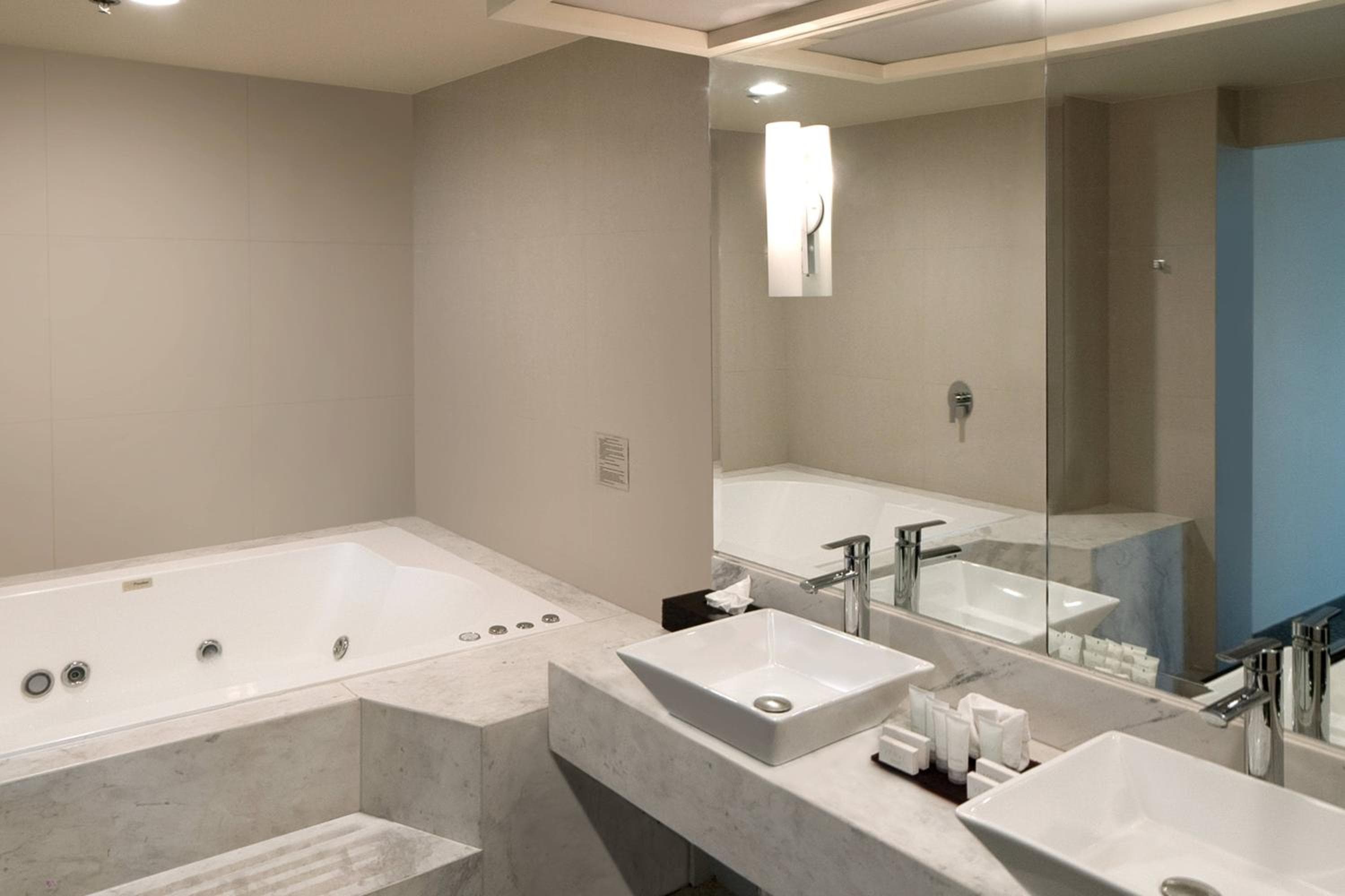 Courtyard by Marriott Mexico City Revolucion — 15