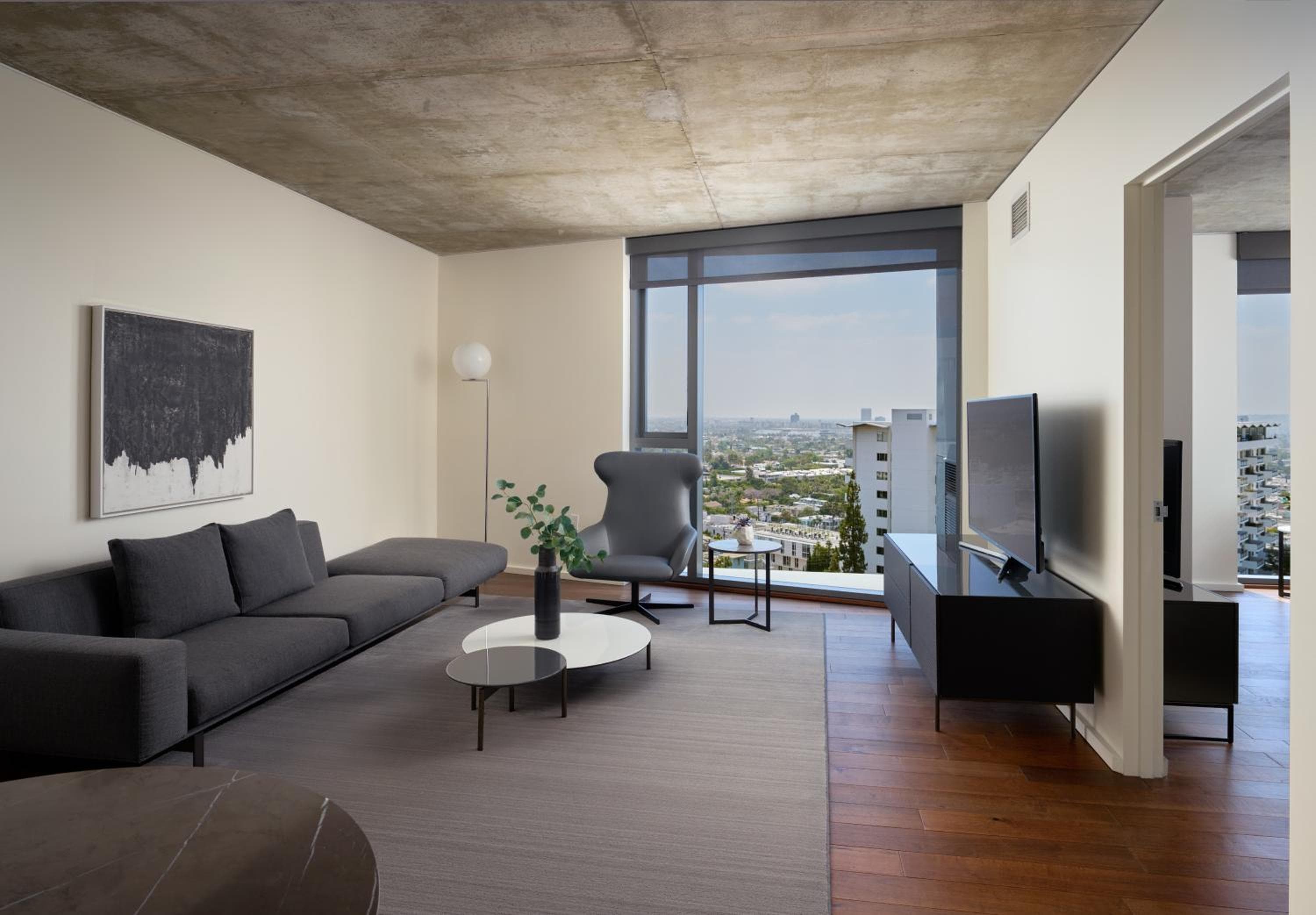También conocido como West Hollywood, residencias de apartamentos con servicios — 23