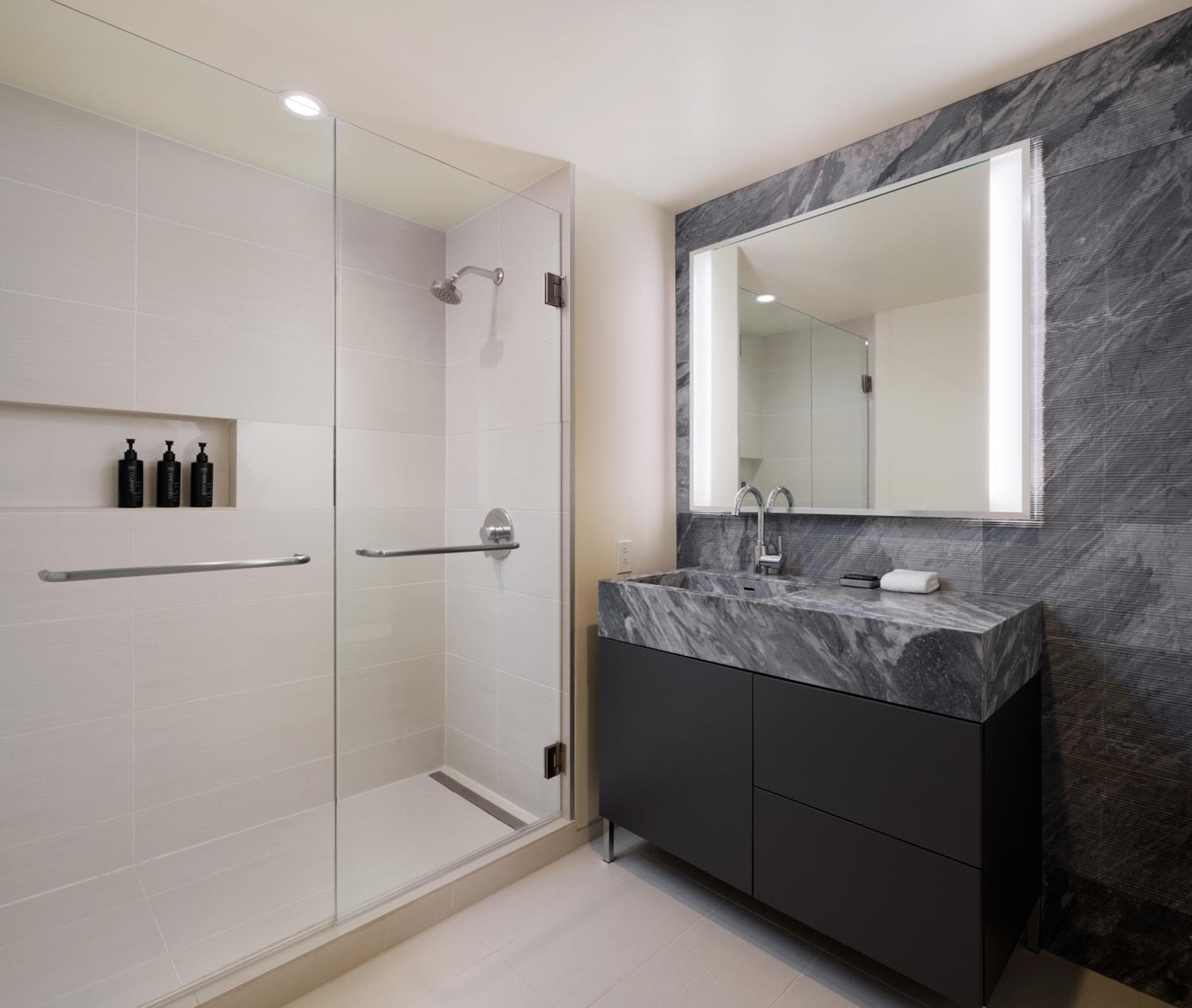 También conocido como West Hollywood, residencias de apartamentos con servicios — 25