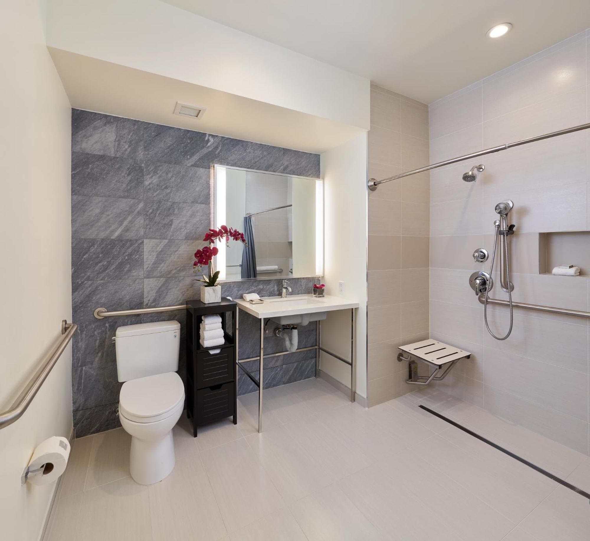 También conocido como West Hollywood, residencias de apartamentos con servicios — 27