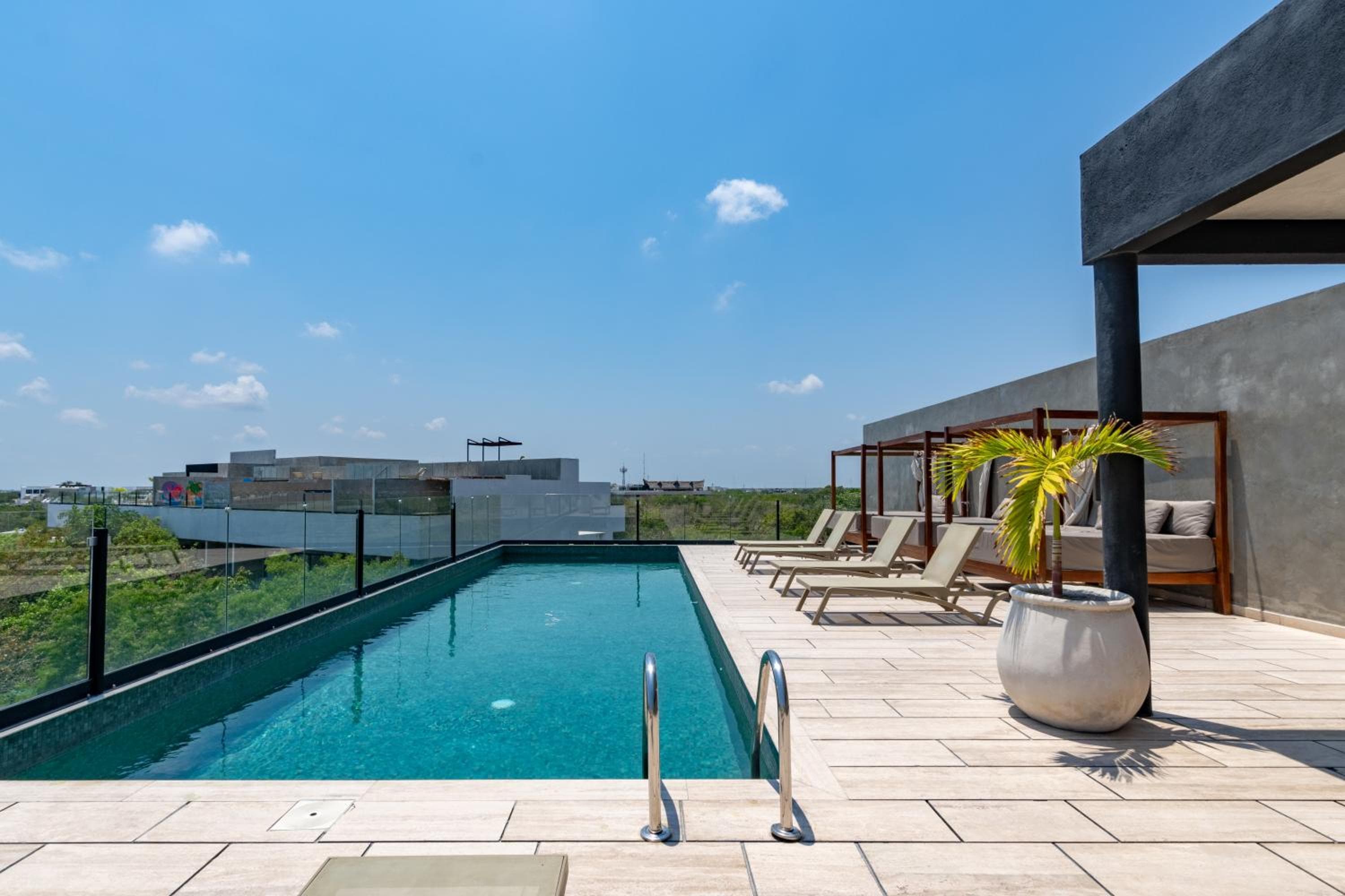 Top Location Studio with Rooftop Pool, Gym and Padel Court — 14