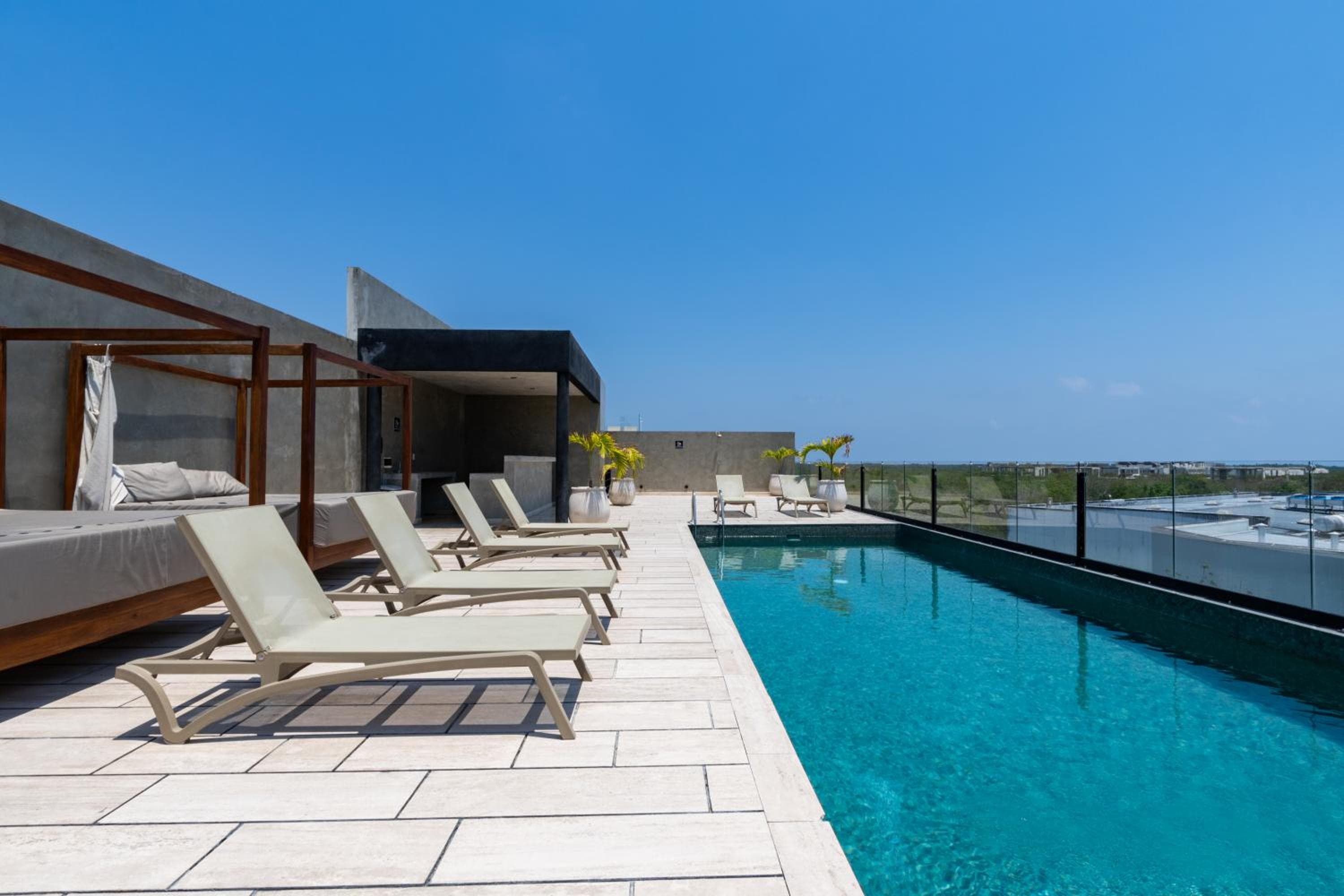 Top Location Studio with Rooftop Pool, Gym and Padel Court — 29