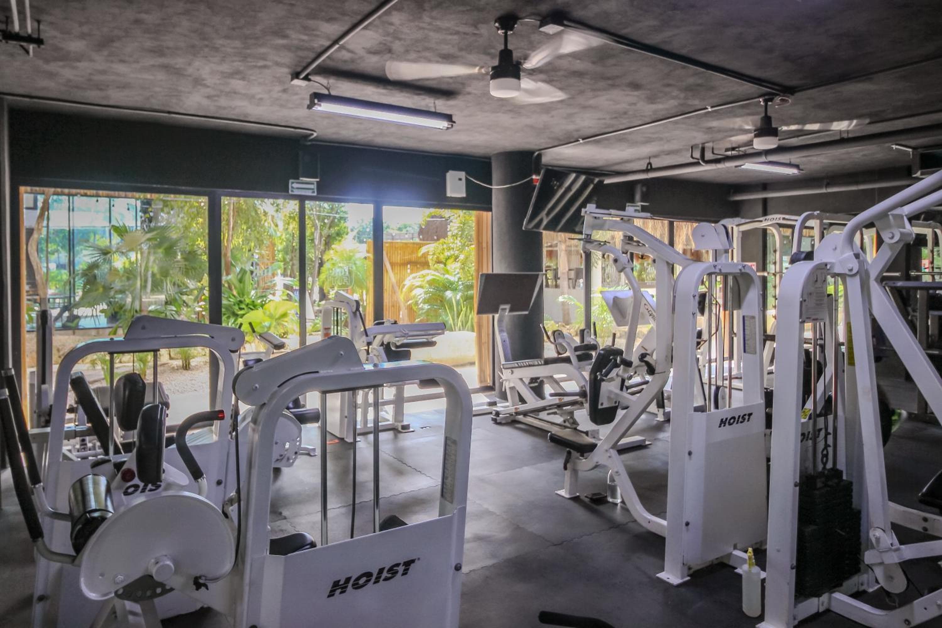 Top Location Studio with Rooftop Pool, Gym and Padel Court — 22