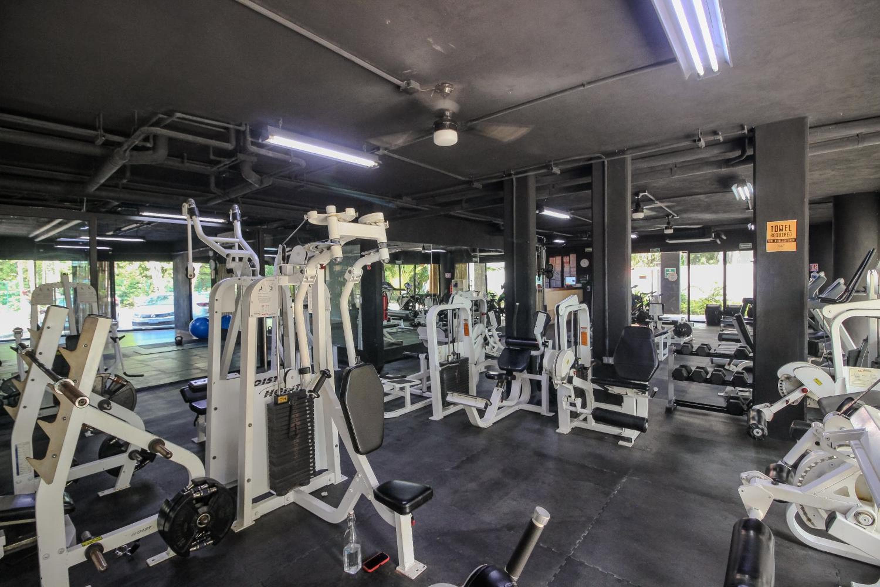 Top Location Studio with Rooftop Pool, Gym and Padel Court — 13